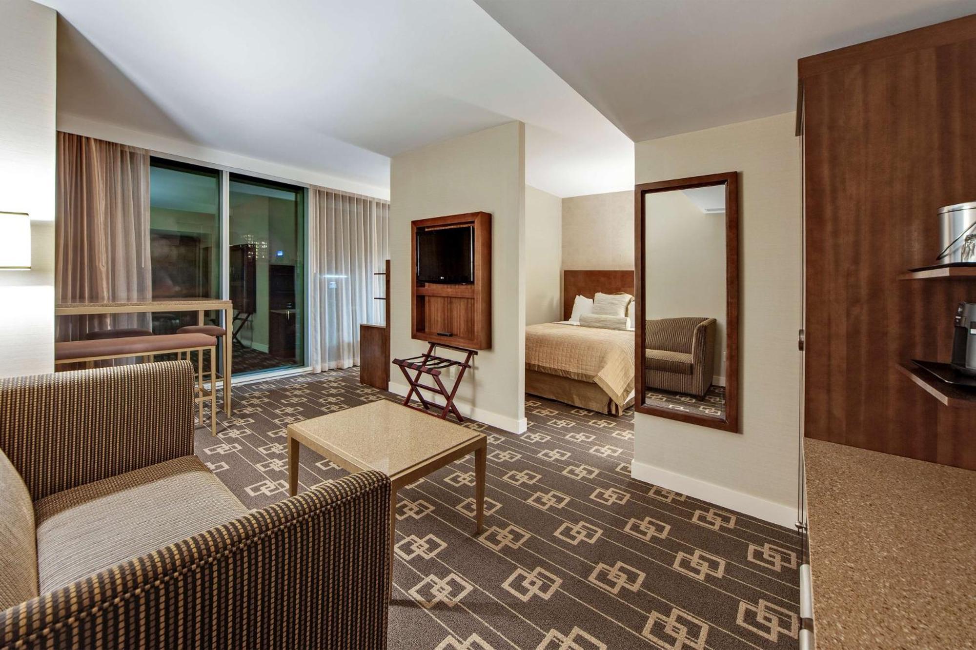 Suite met 1 Slaapkamer met Queensize Bed - Hogere Verdieping