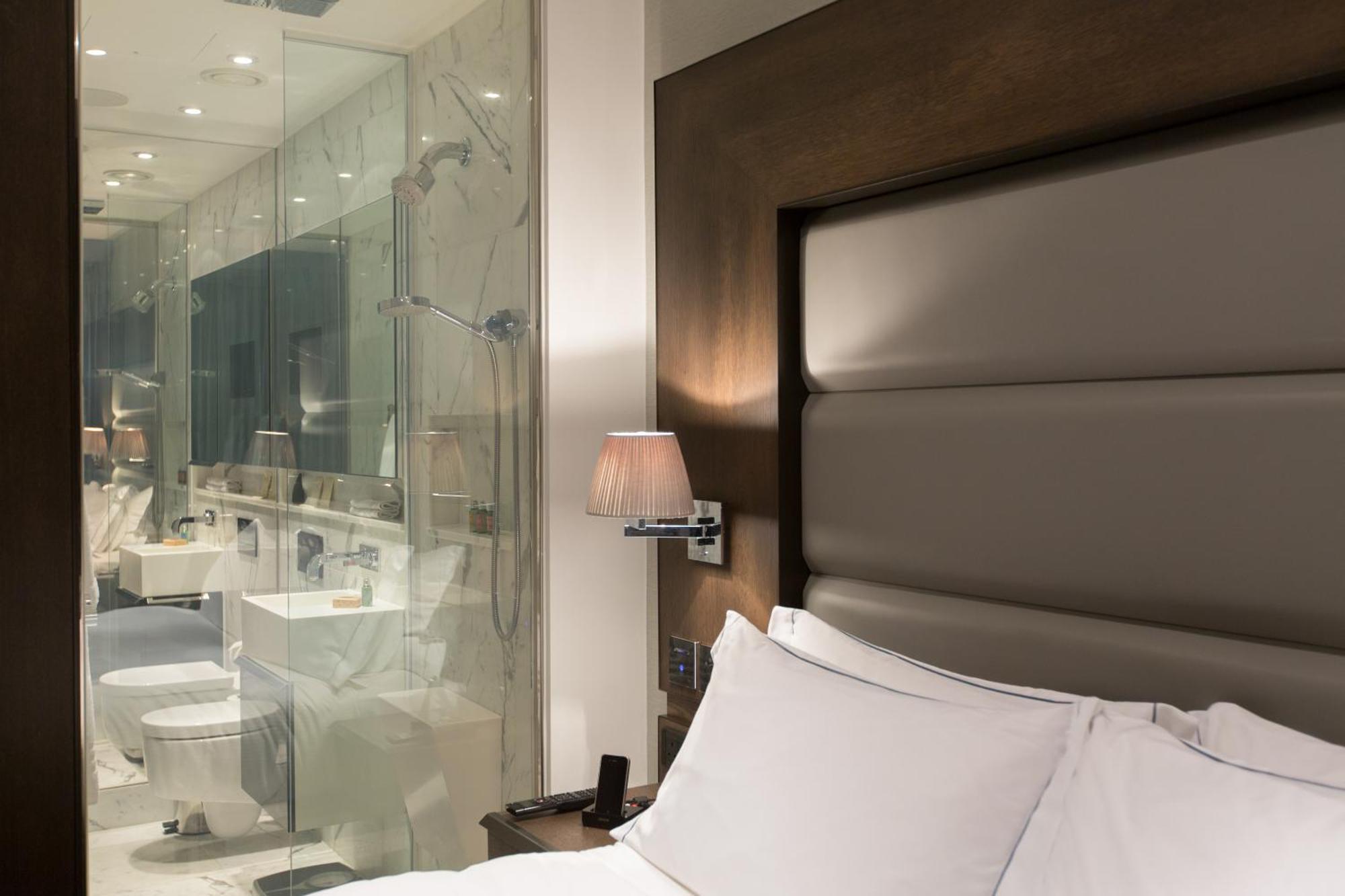 Kleine Kamer met Queensize Bed
