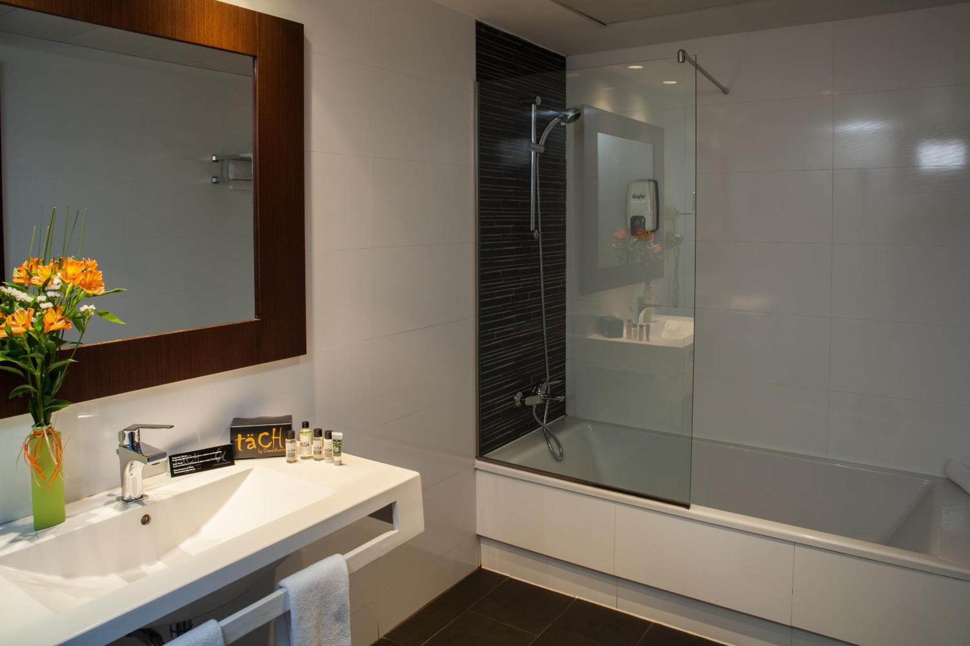 Triple Room Bath