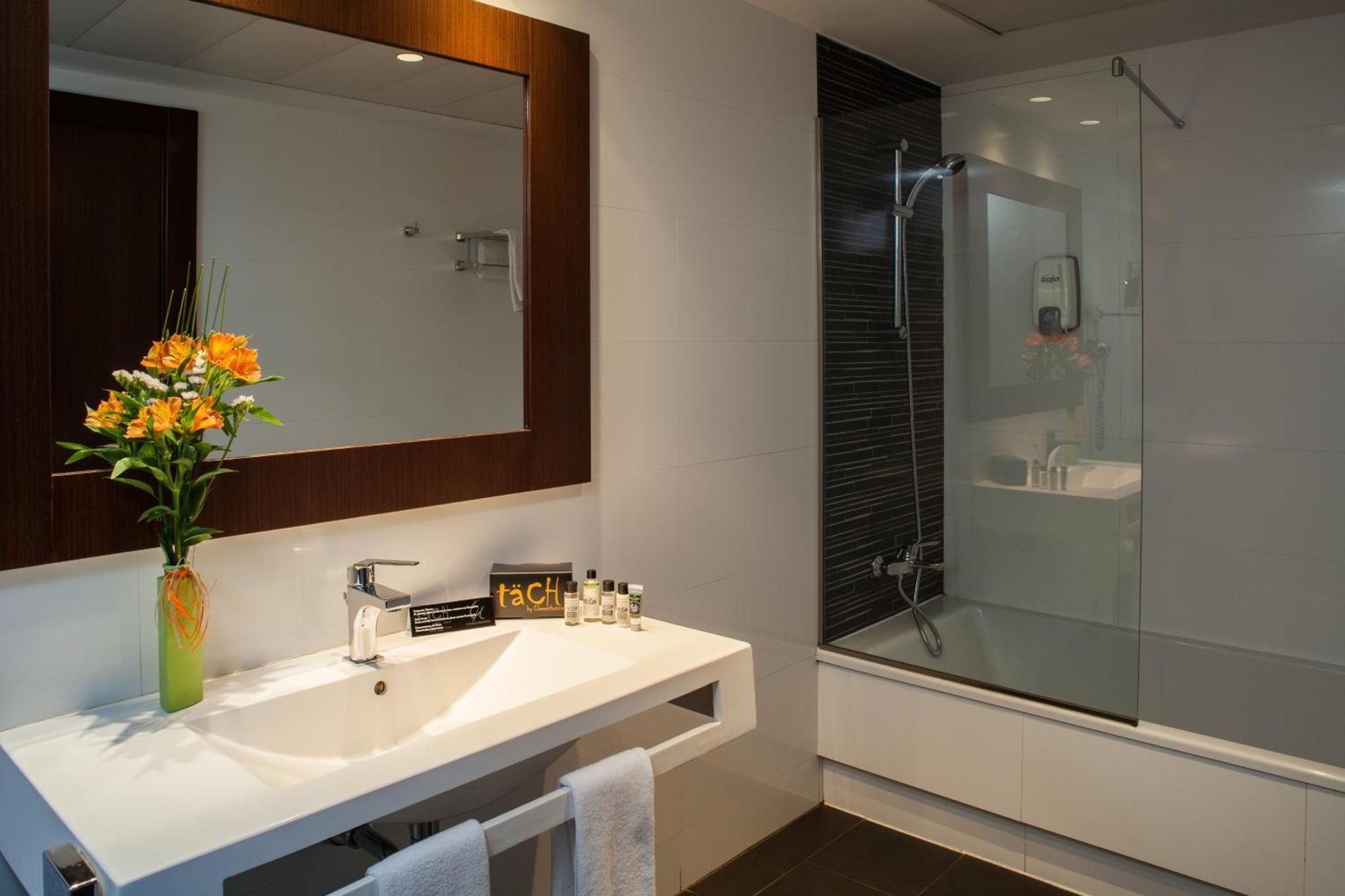 Triple Room Bath