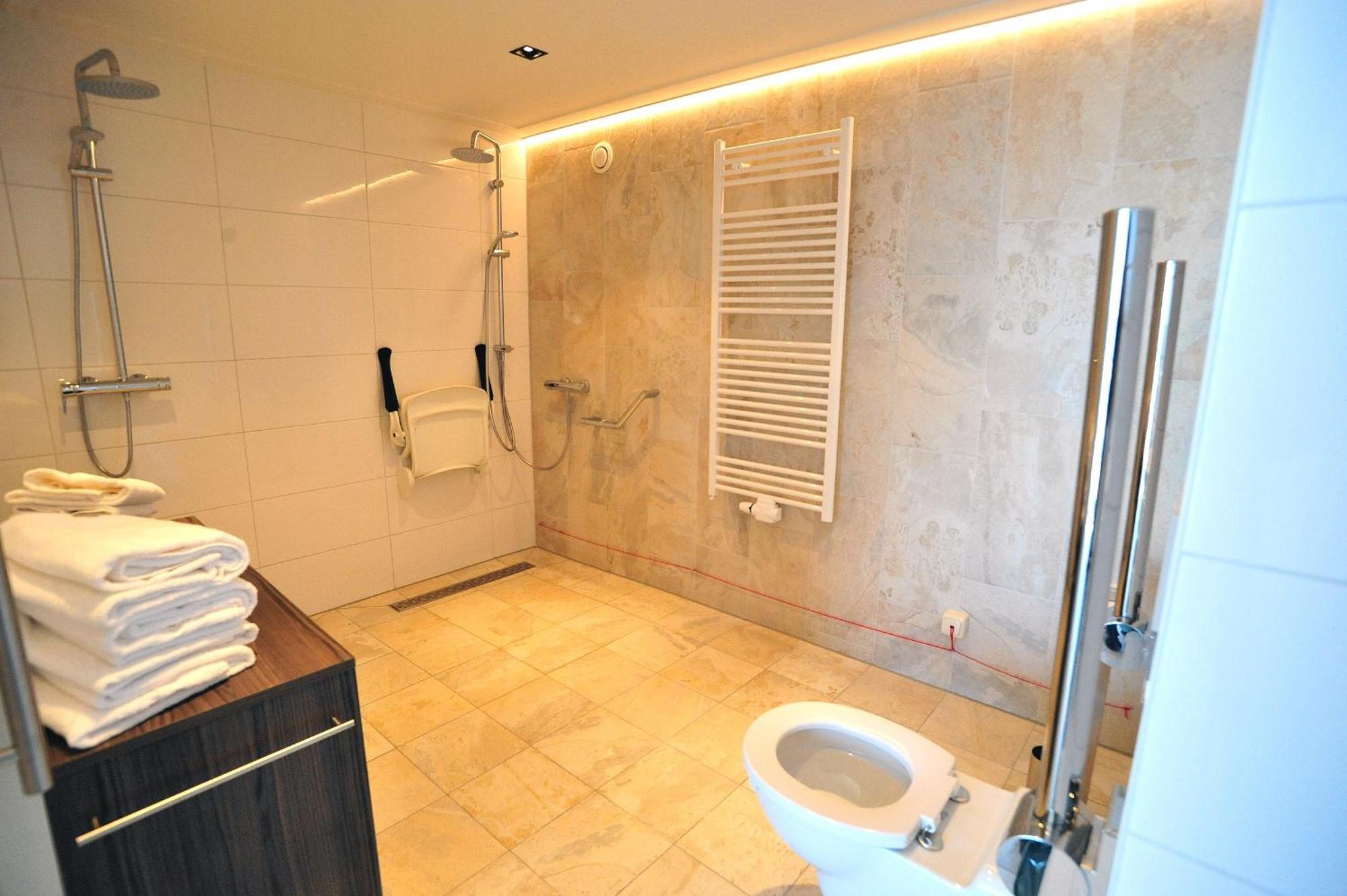 Deluxe Twin Room Sea View Disability access