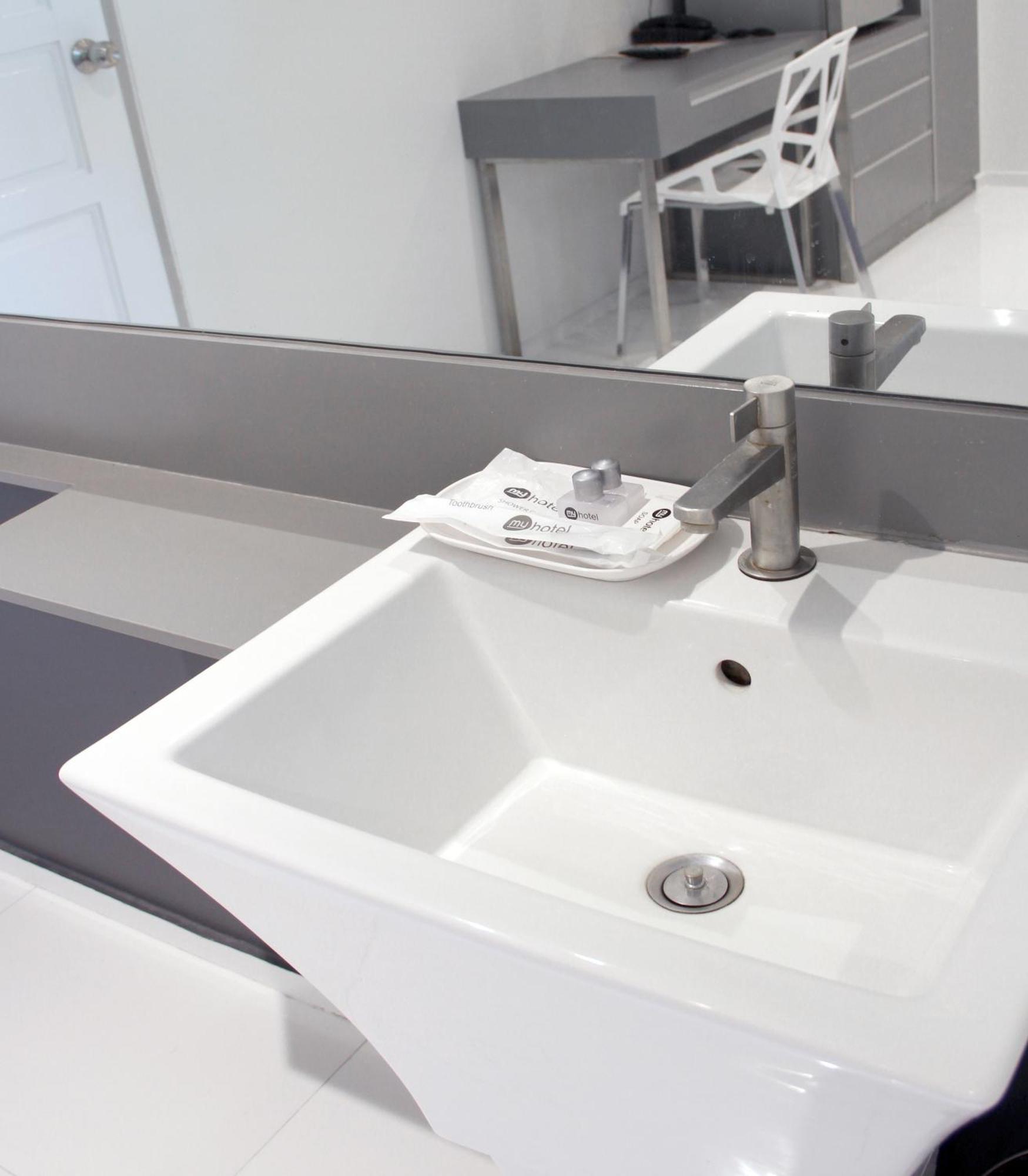 Single Room Bathroom