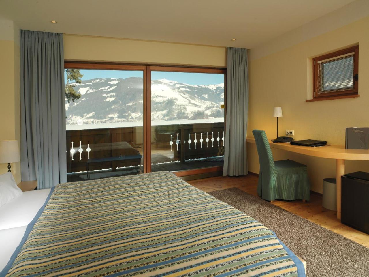 Deluxe Double Room Lake Access