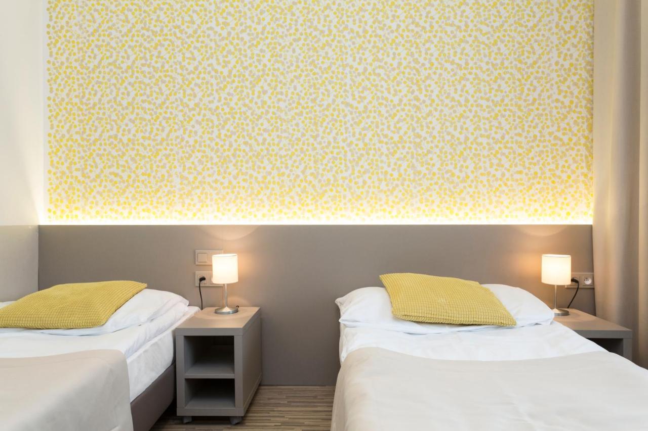 Double or Twin Room,696722295:JPEG