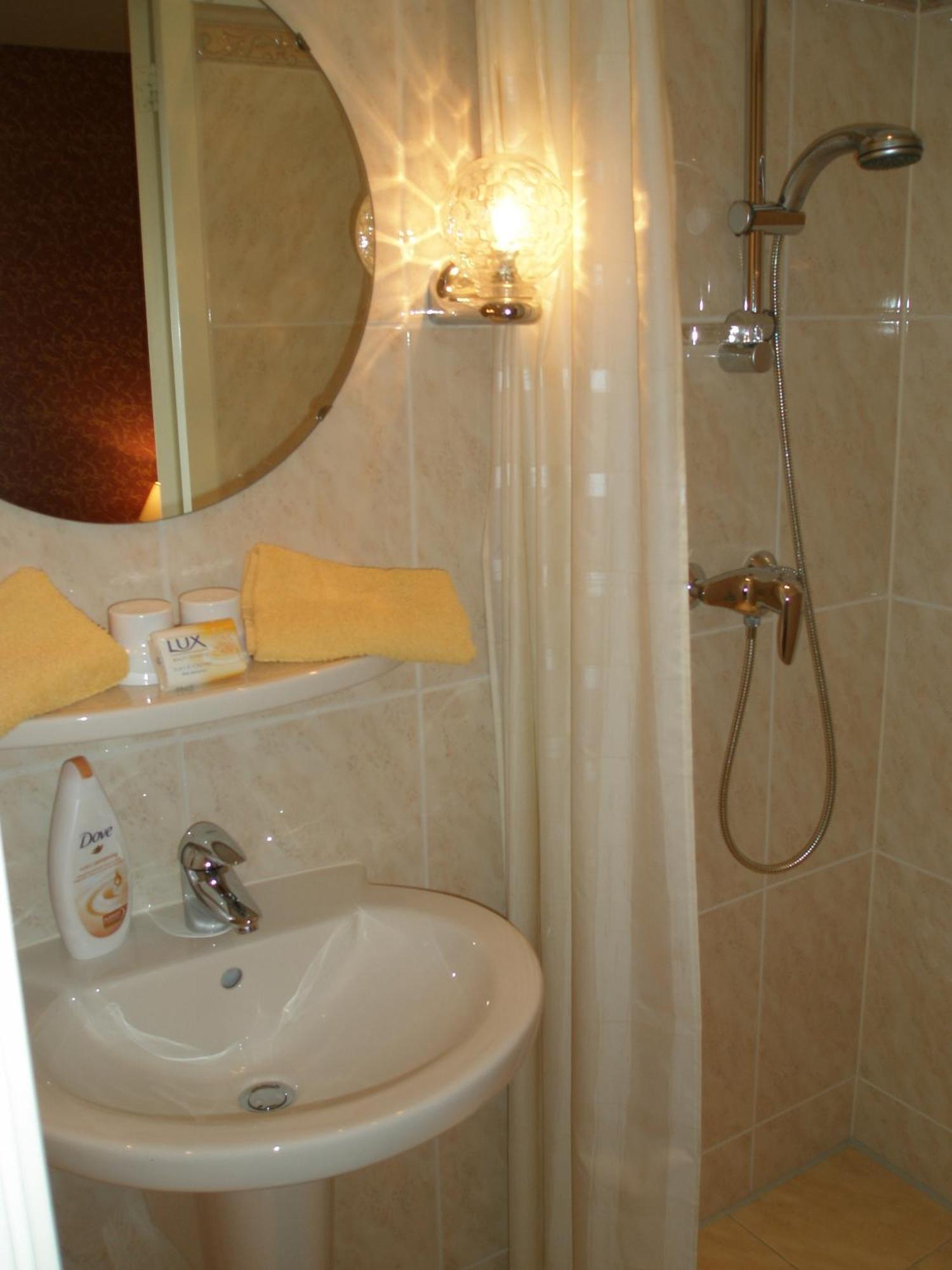 Standard Single Room,704970835:JPEG