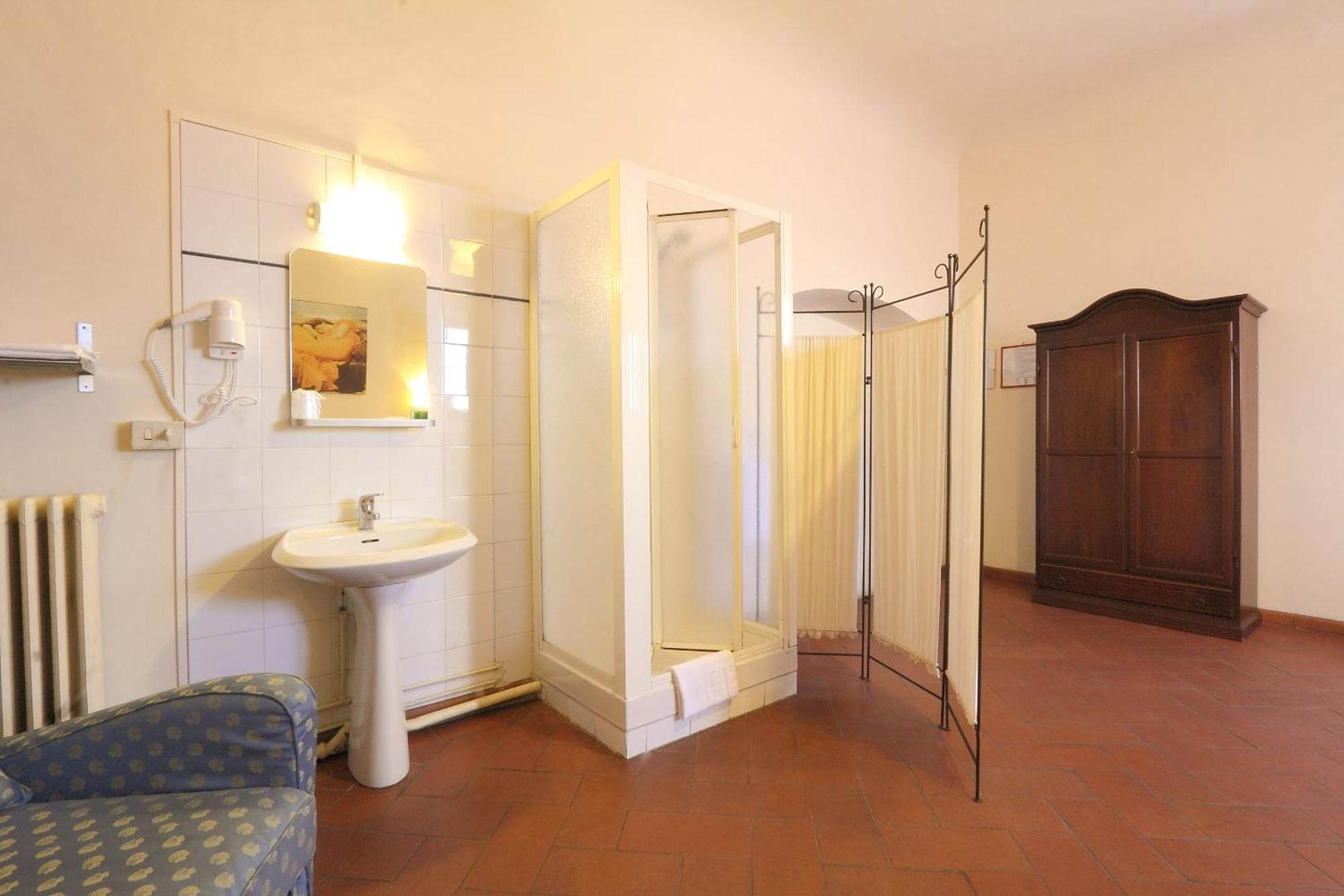 Tweepersoonskamer met Eigen Douche en Gedeeld Toilet