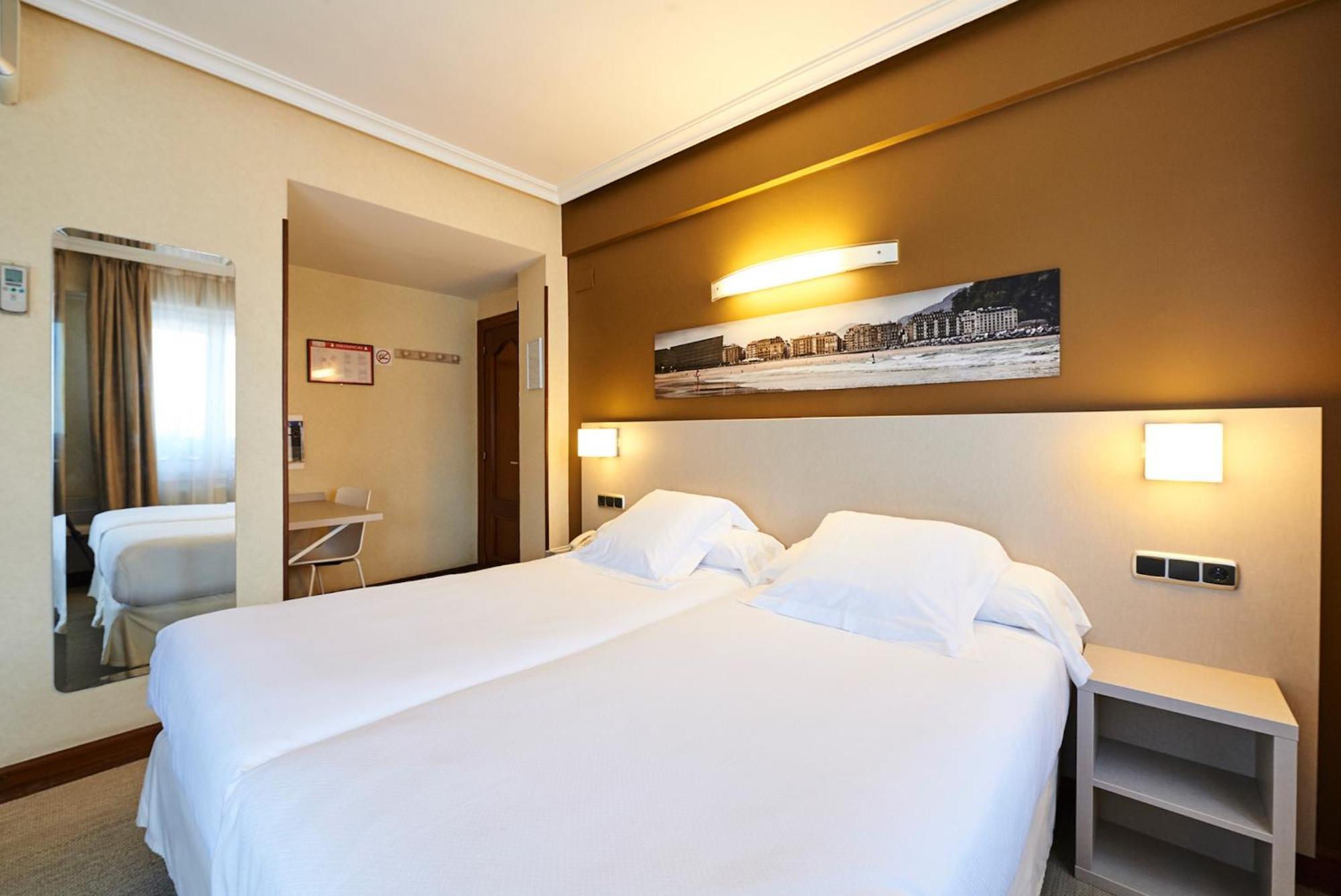 Double or Twin Room Sea View