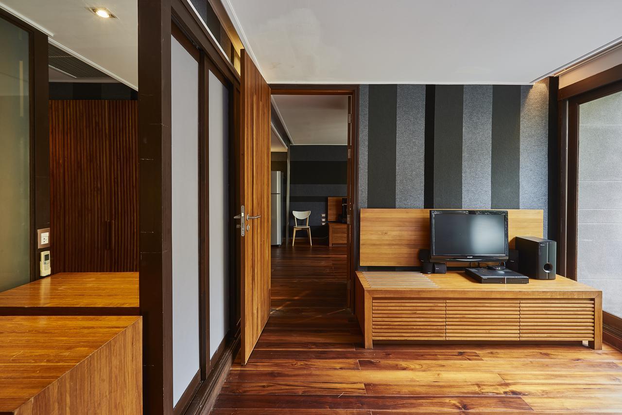 Suite L