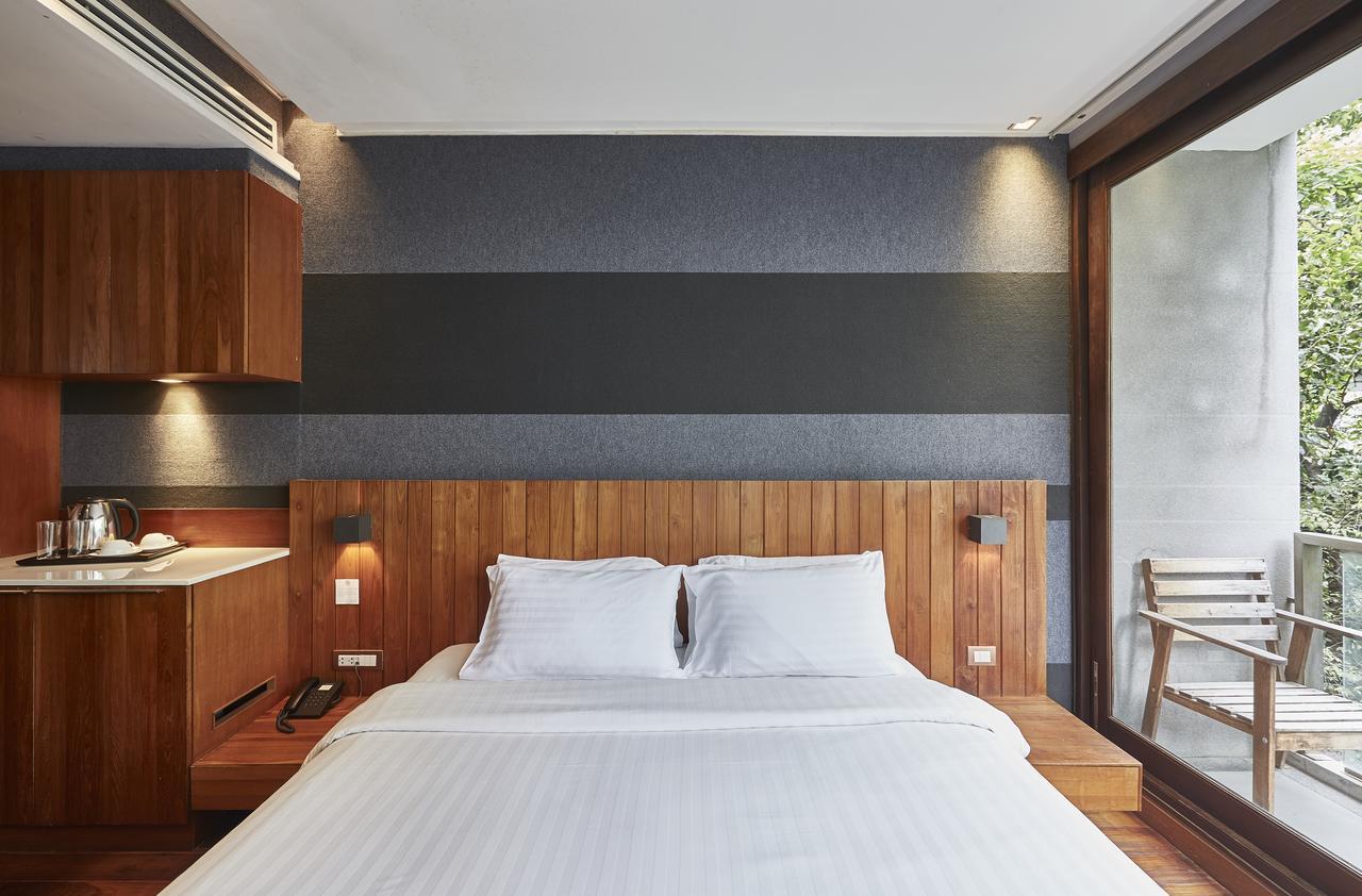 Studio King Bed