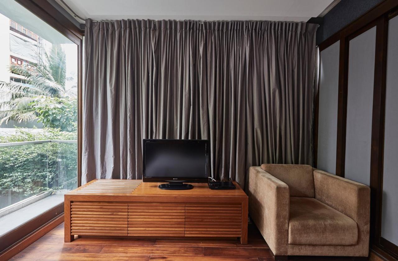 Studio King Bed