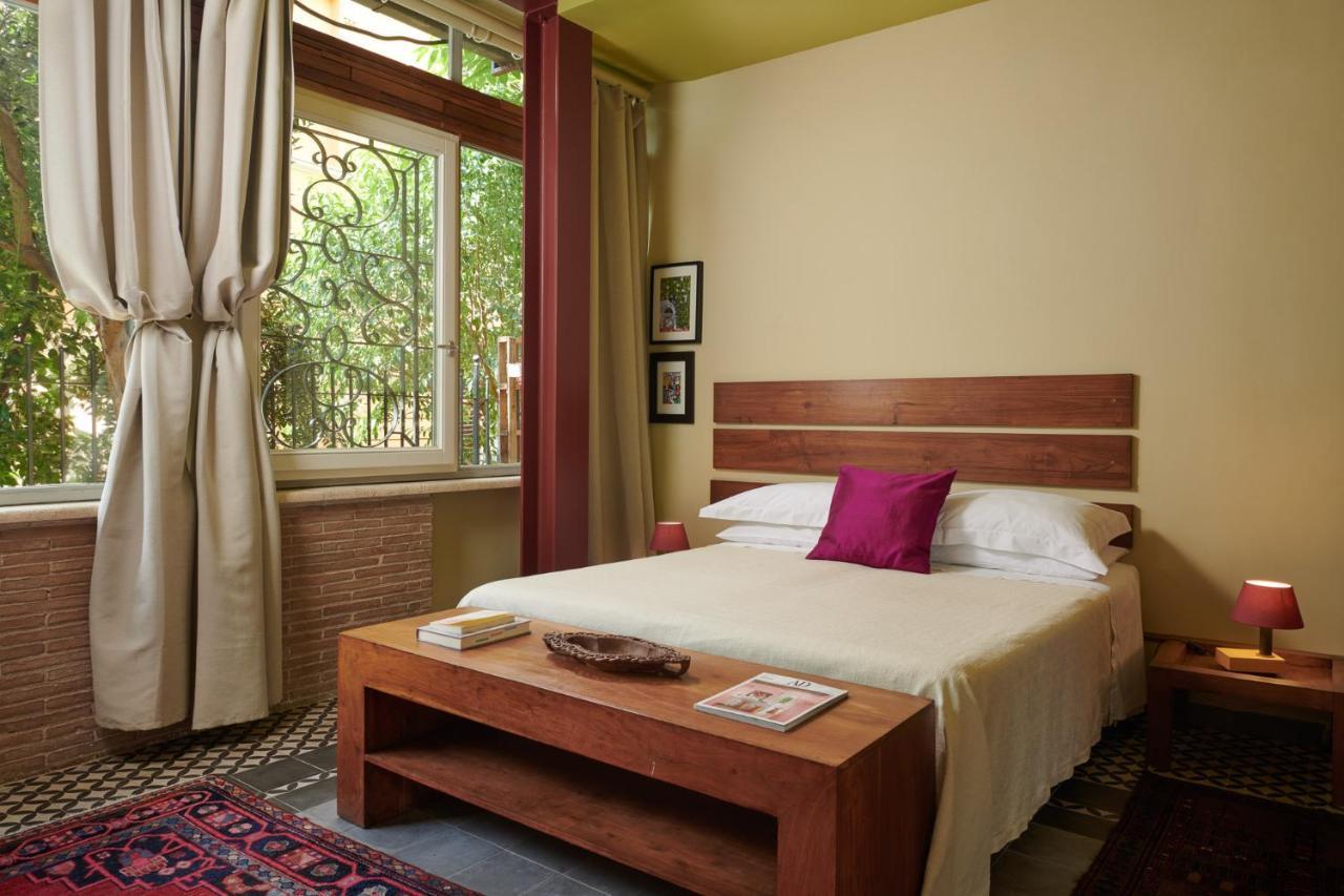 Kamer met Queensize Bed en Uitzicht op de Tuin