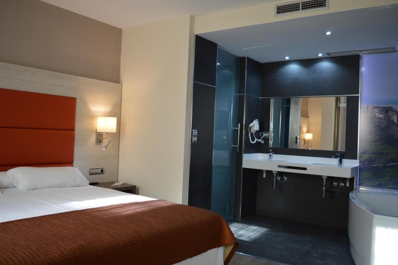 Queen Room Spa Bath