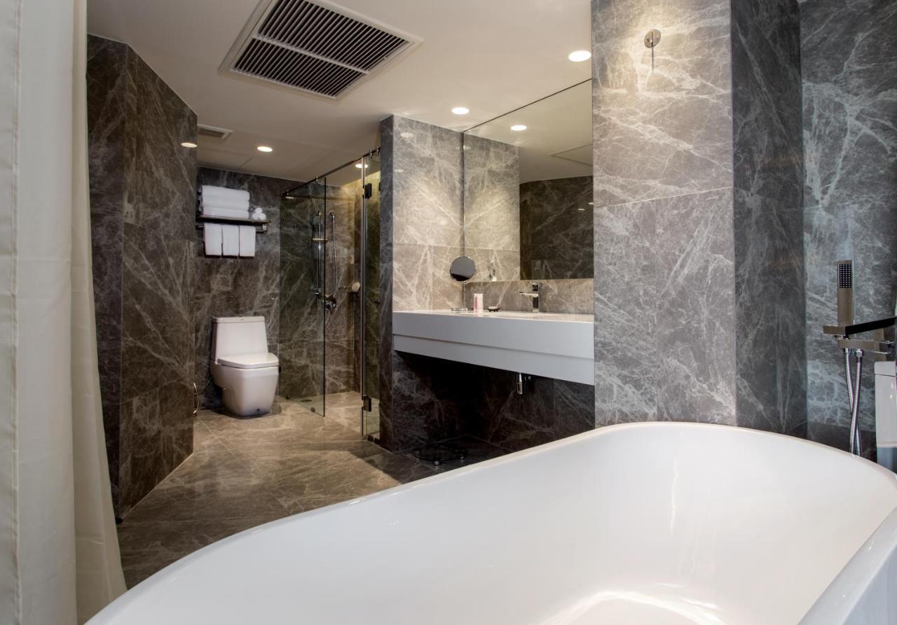 Premier King Suite River View