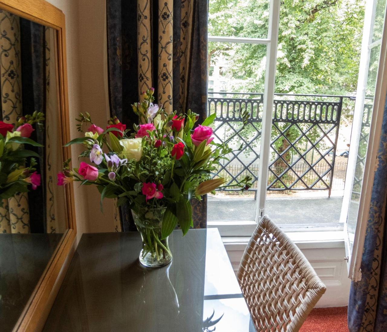 Standaard Eenpersoonskamer met een Badkamer Buiten de Kamer