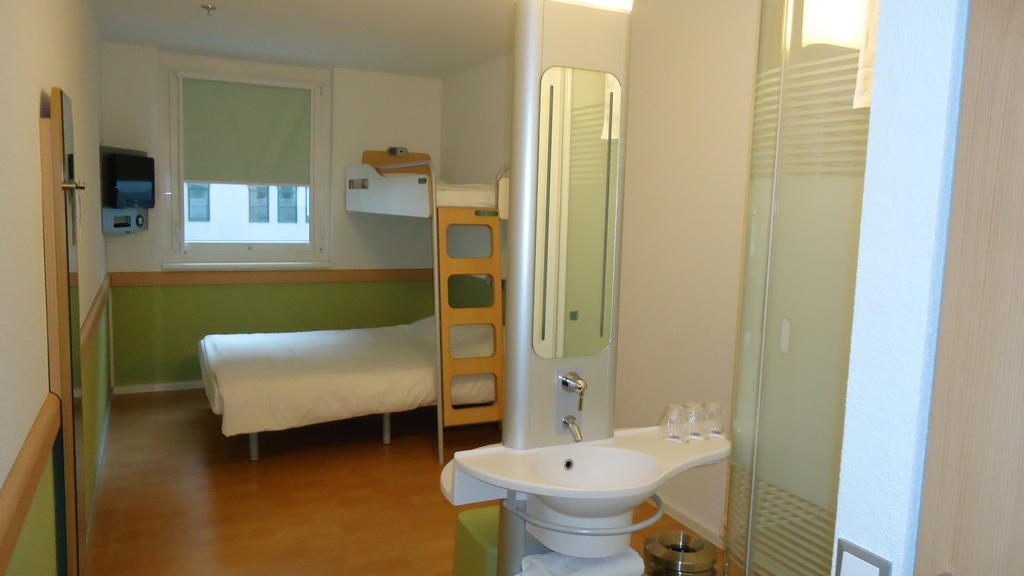Standaard Kamer met 1 Tweepersoonsbed en 1 Eenpersoonsbed