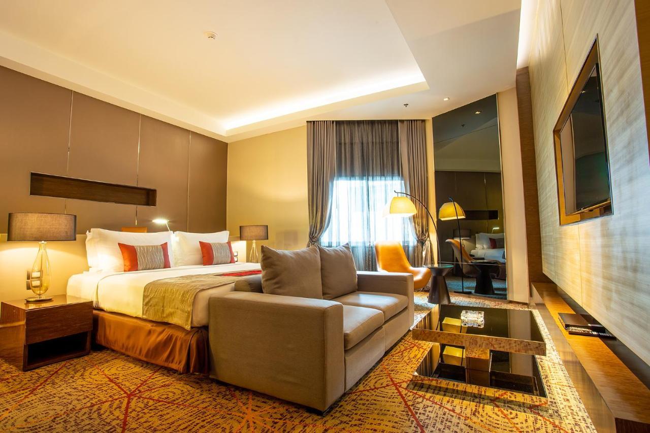 Honeymoon Suite