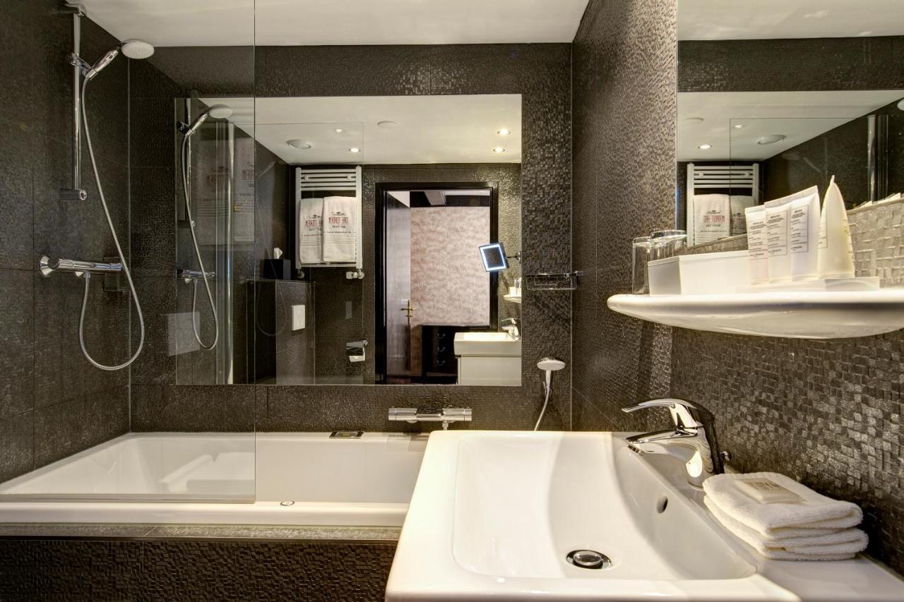 Deluxe Room Canal View with Spa Bath