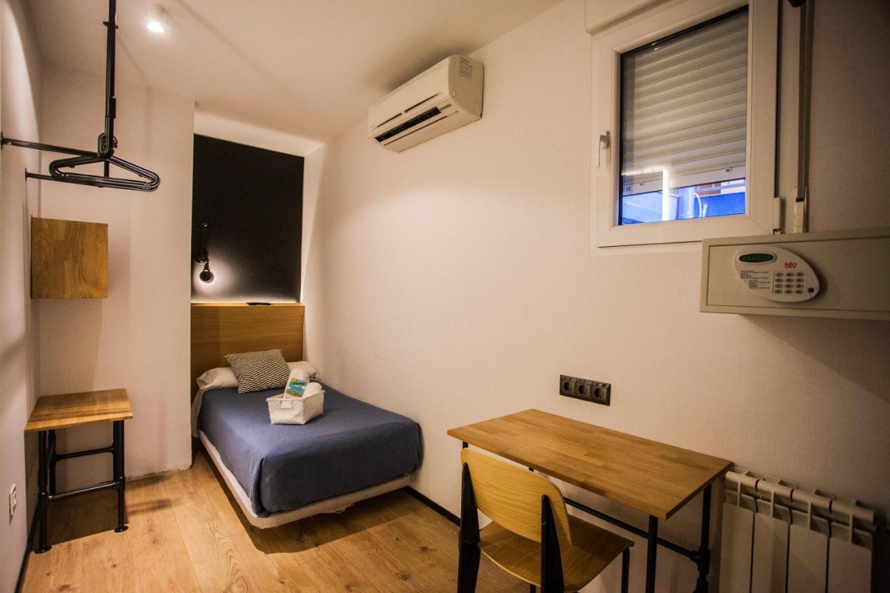 Small Economy Single Room Private Bathroom