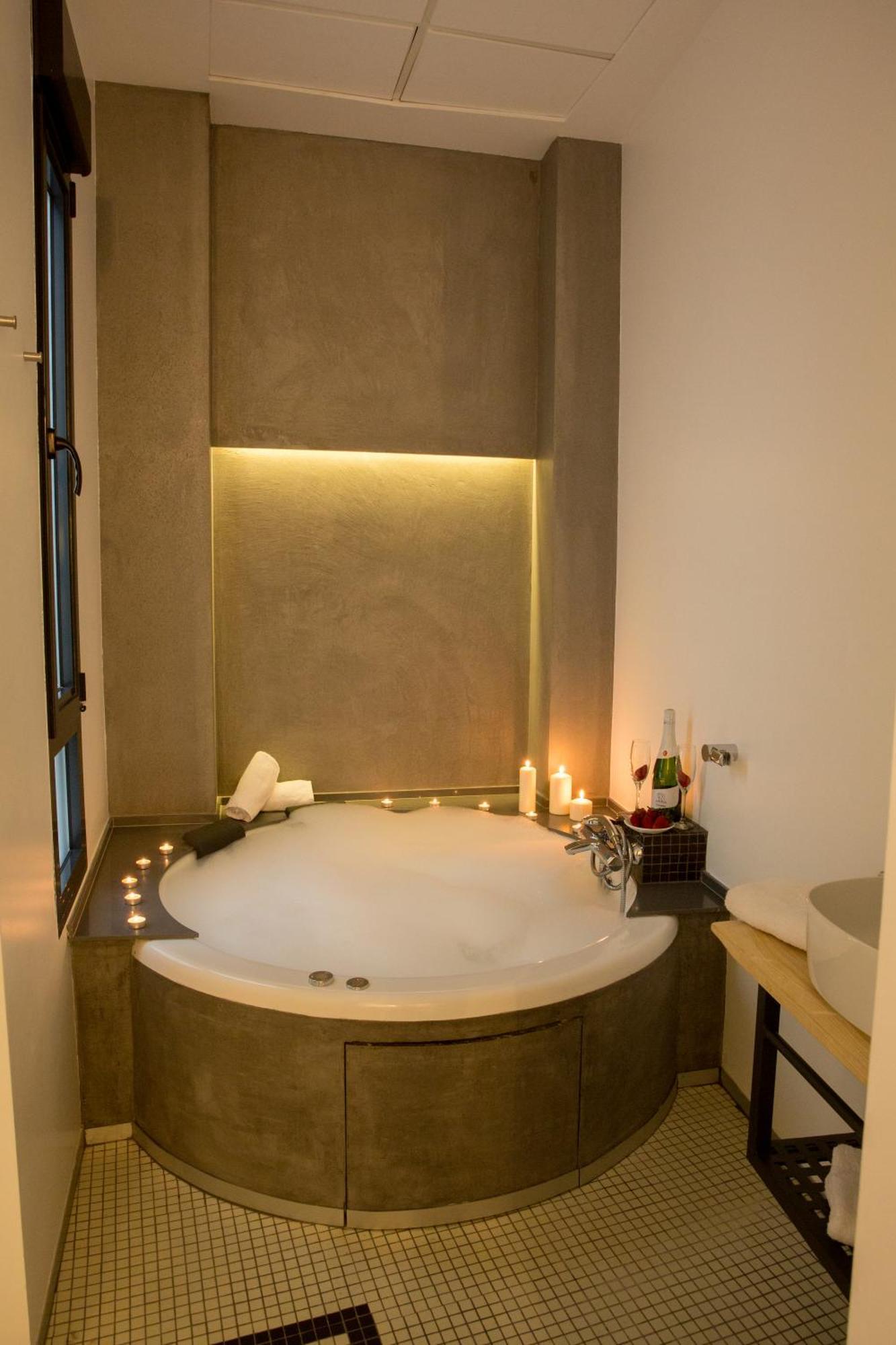 Deluxe Apartment jacuzzi