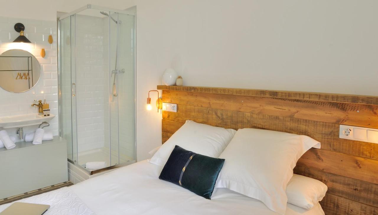 Tweepersoonskamer met Balkon en Gedeelde Badkamer - 1 of 2 Bedden