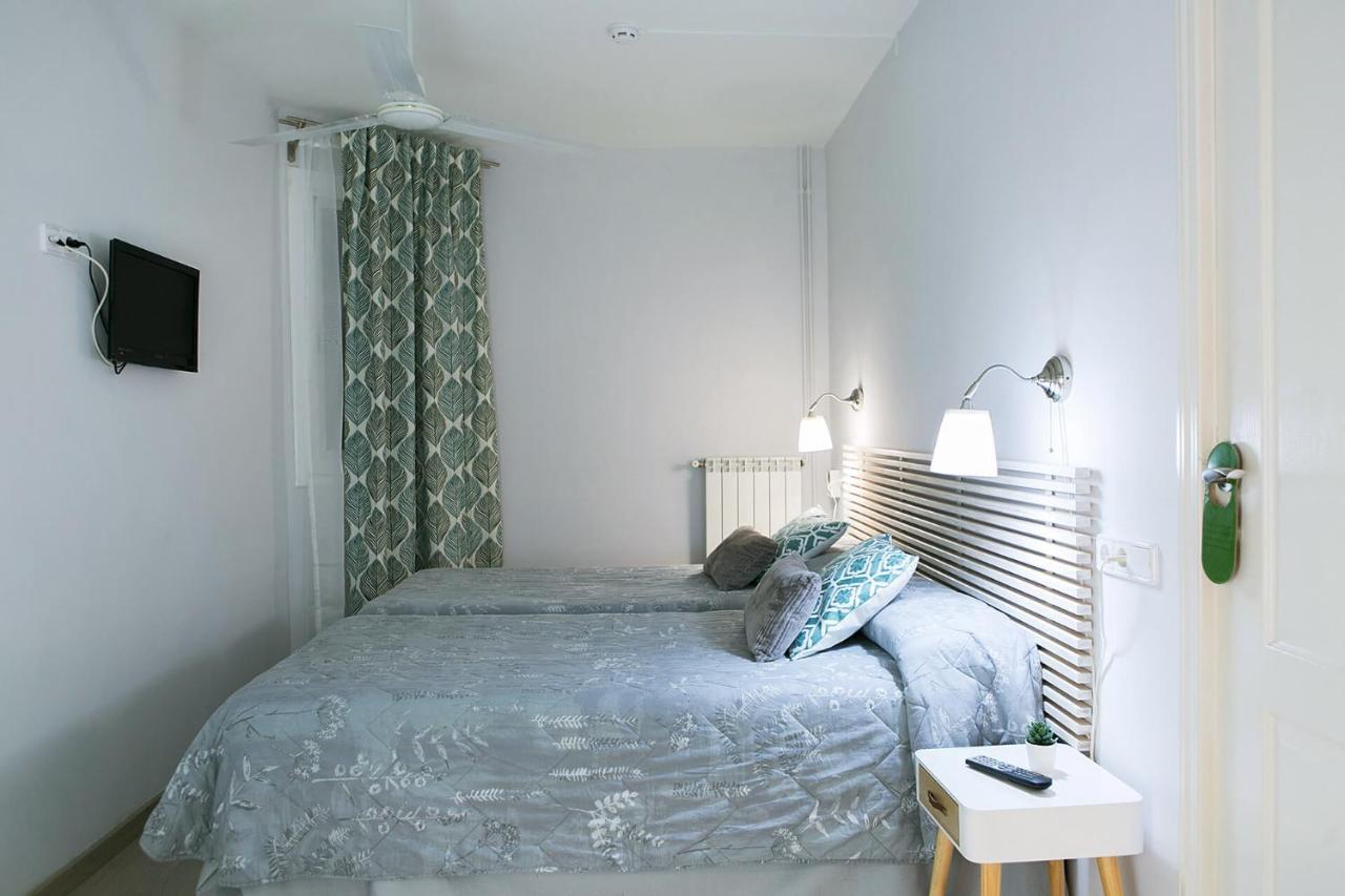 Tweepersoonskamer met 1 of 2 Bedden en Eigen Badkamer aan Binnenzijde