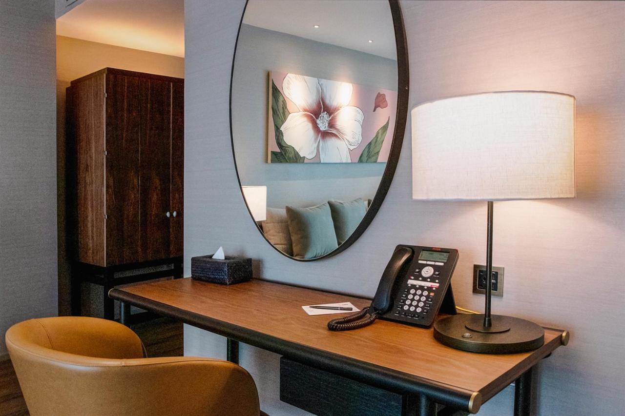 1 Bedroom Corner Suite Roselle Suite