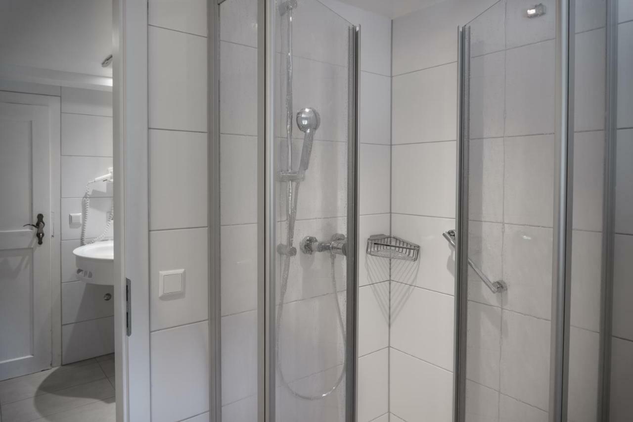 Tweepersoonskamer met Gedeelde Badkamer