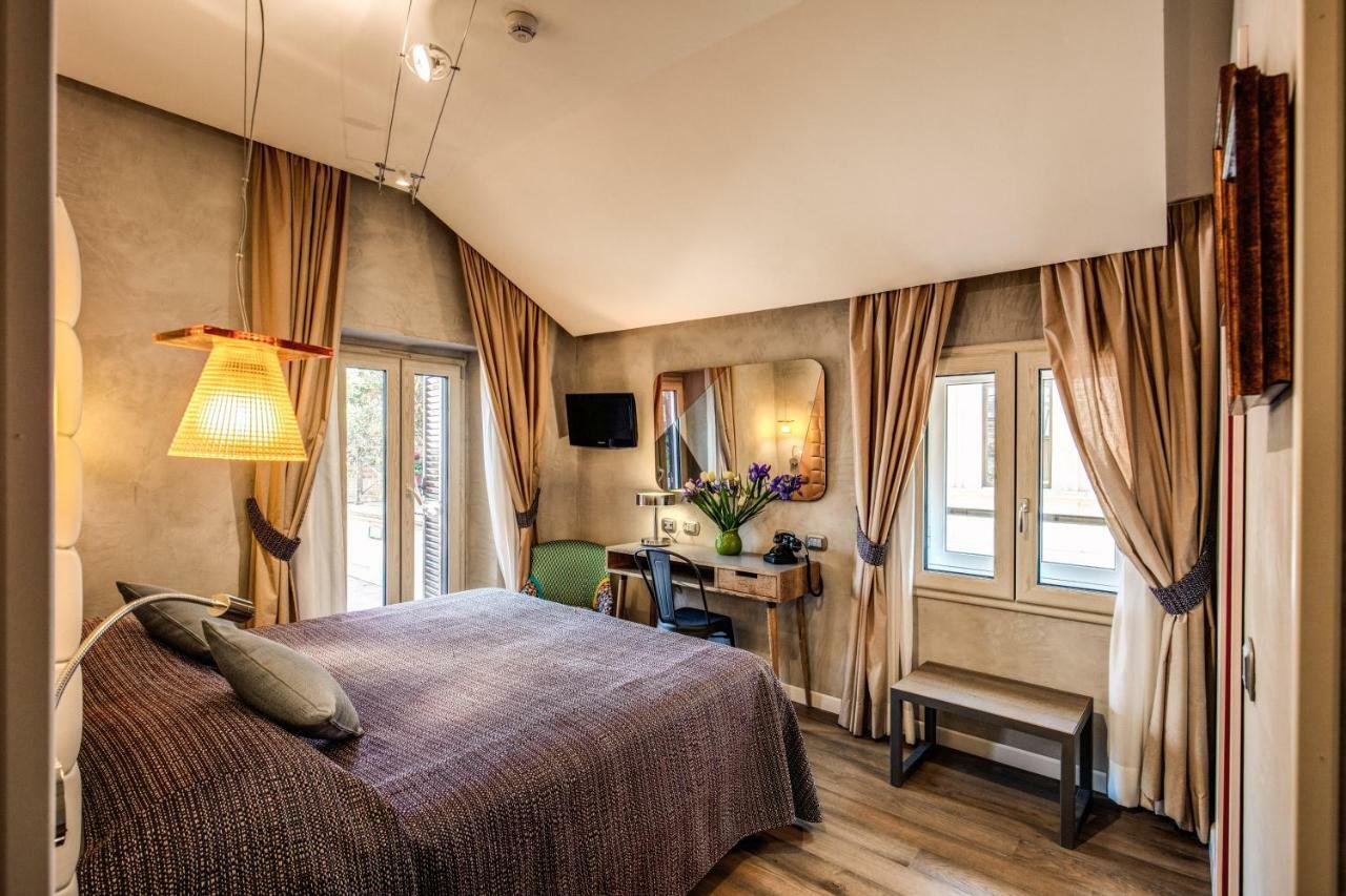 Kamer met 1 Groot Bed of 2 Aparte Bedden en Uitzicht op de Stad