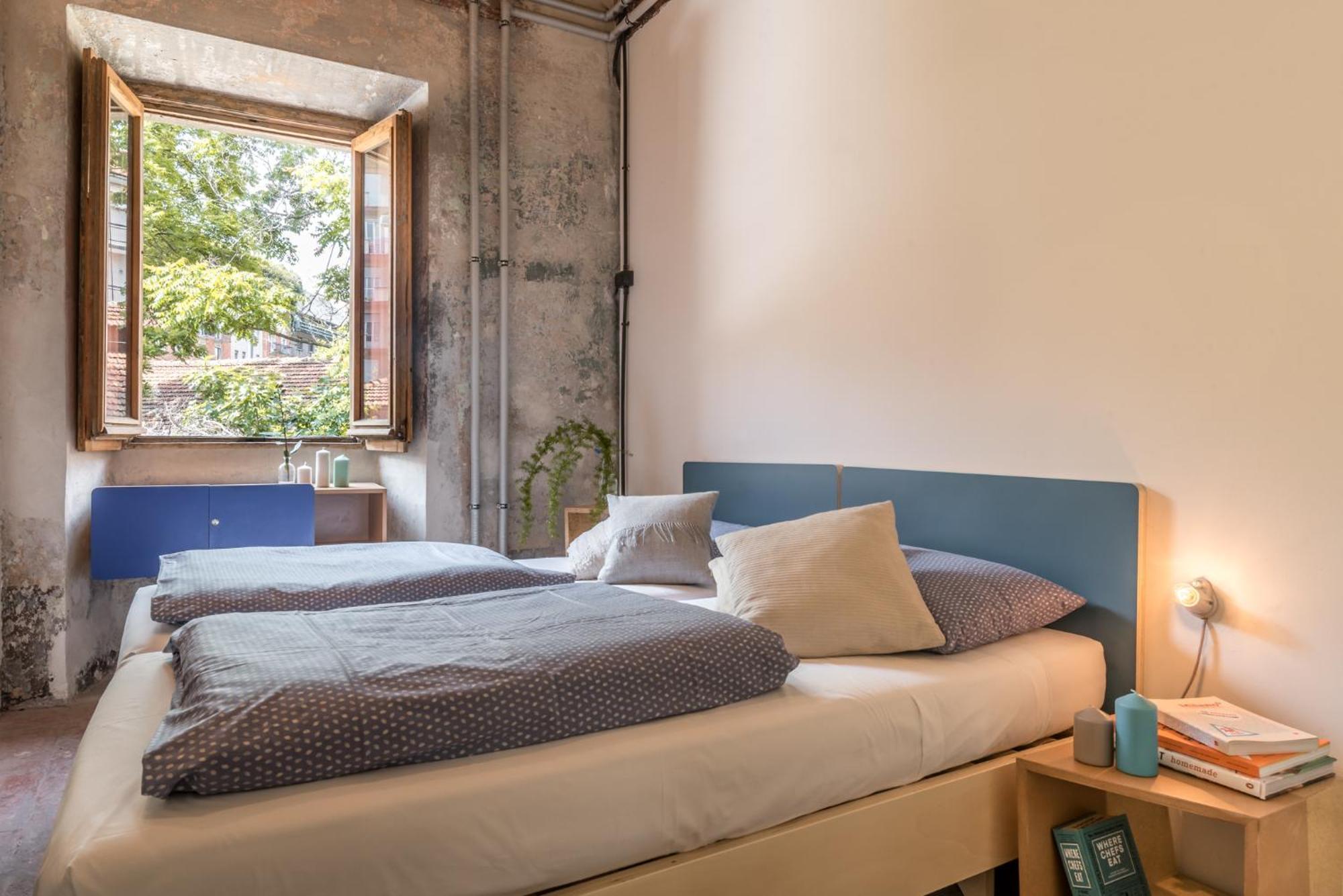 Tweepersoonskamer met 1 of 2 Bedden en Eigen Externe Badkamer