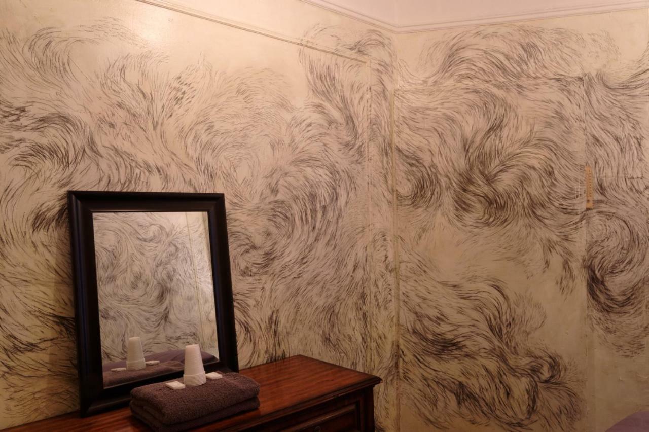 Tweepersoonskamer met Gedeelde Badkamer