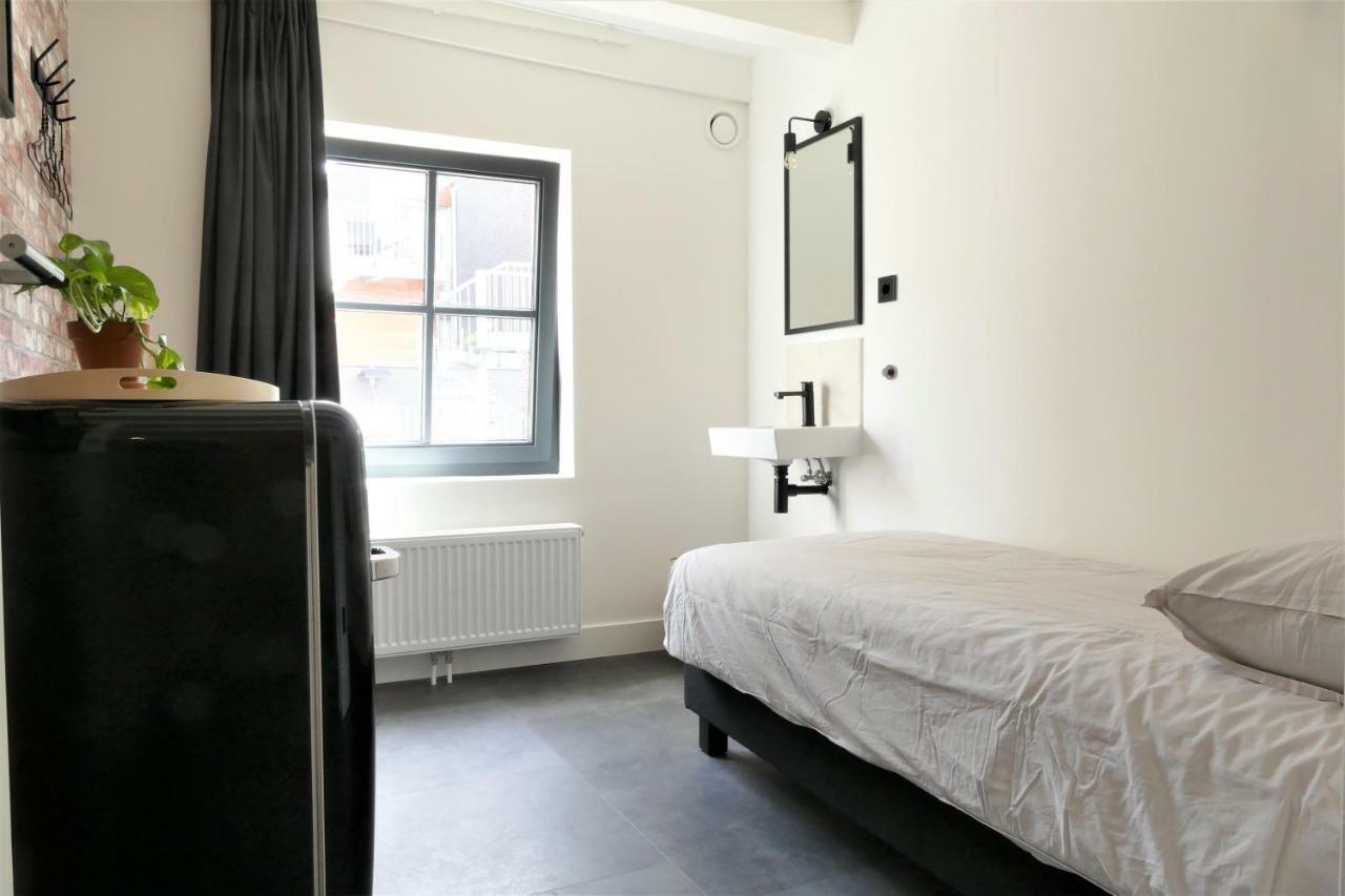 Eenpersoonskamer met Gedeelde Badkamer en Toilet