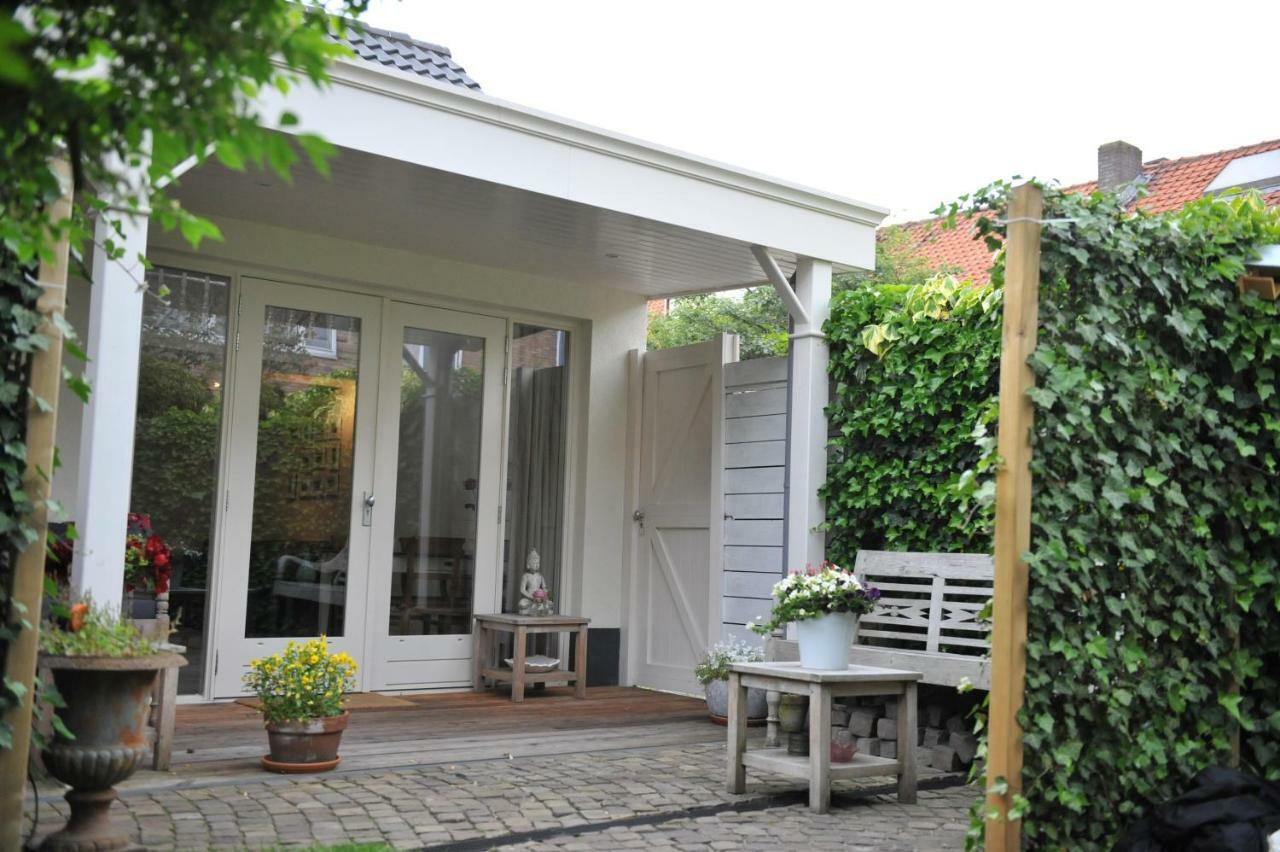 Studio with Garden View,850886012:JPEG