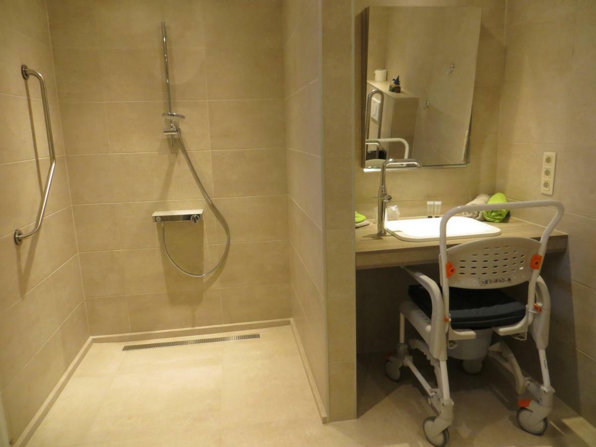 King Room with Roll-In Shower - Disability Access,850917032:JPEG