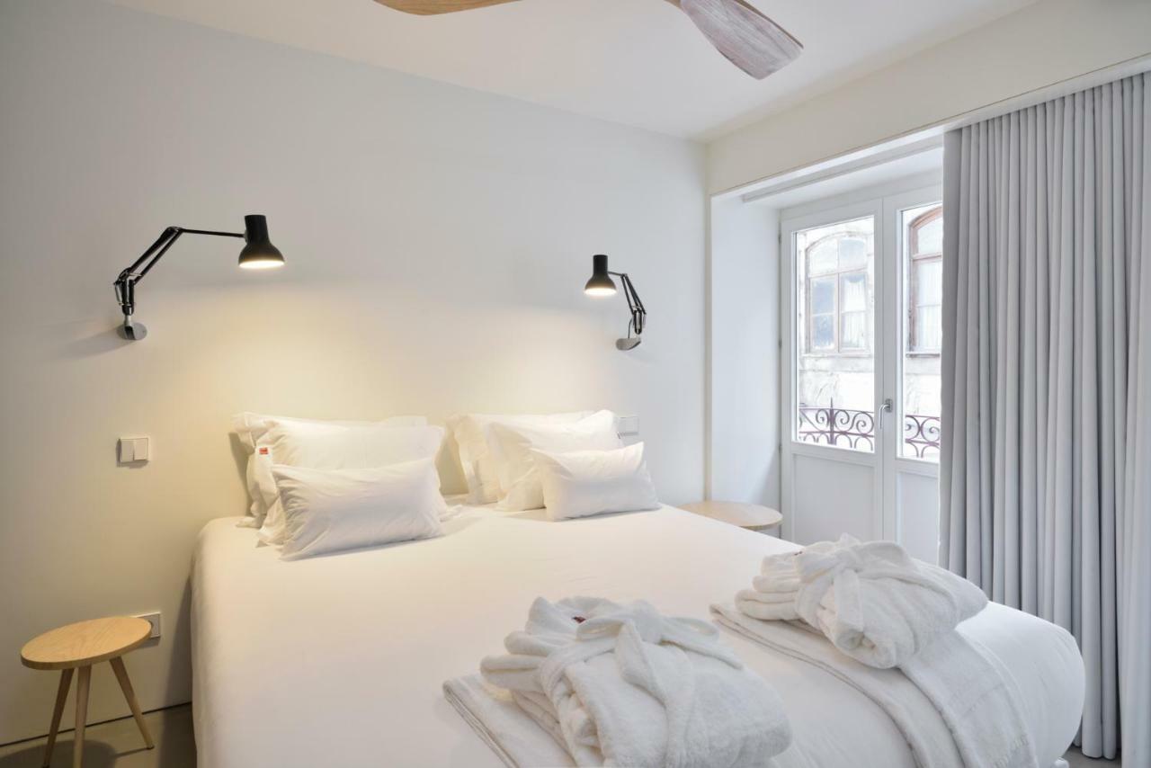 Tweepersoonskamer met Eigen Badkamer en Uitzicht op de Straat