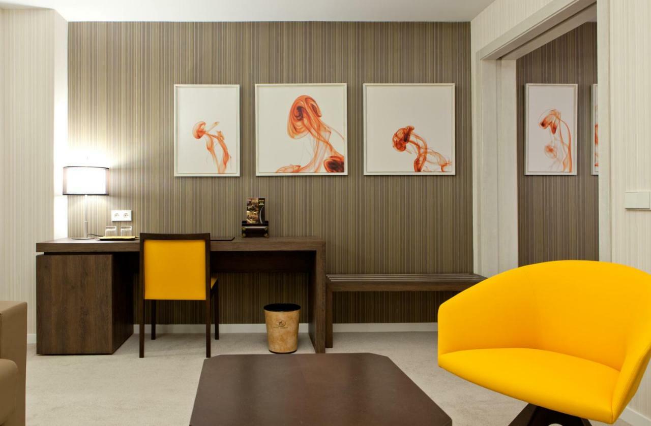 Superior Family Room