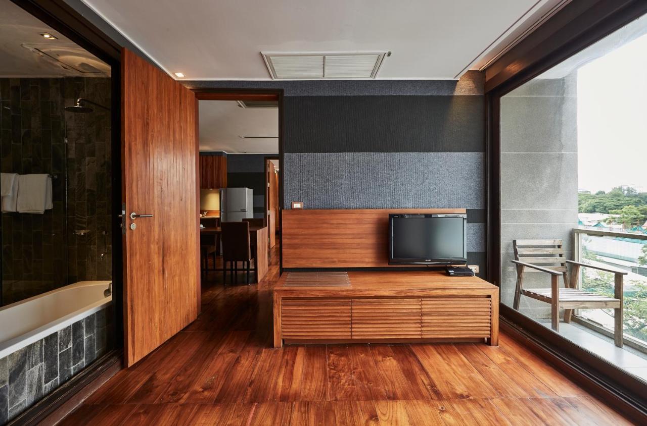 Suite L