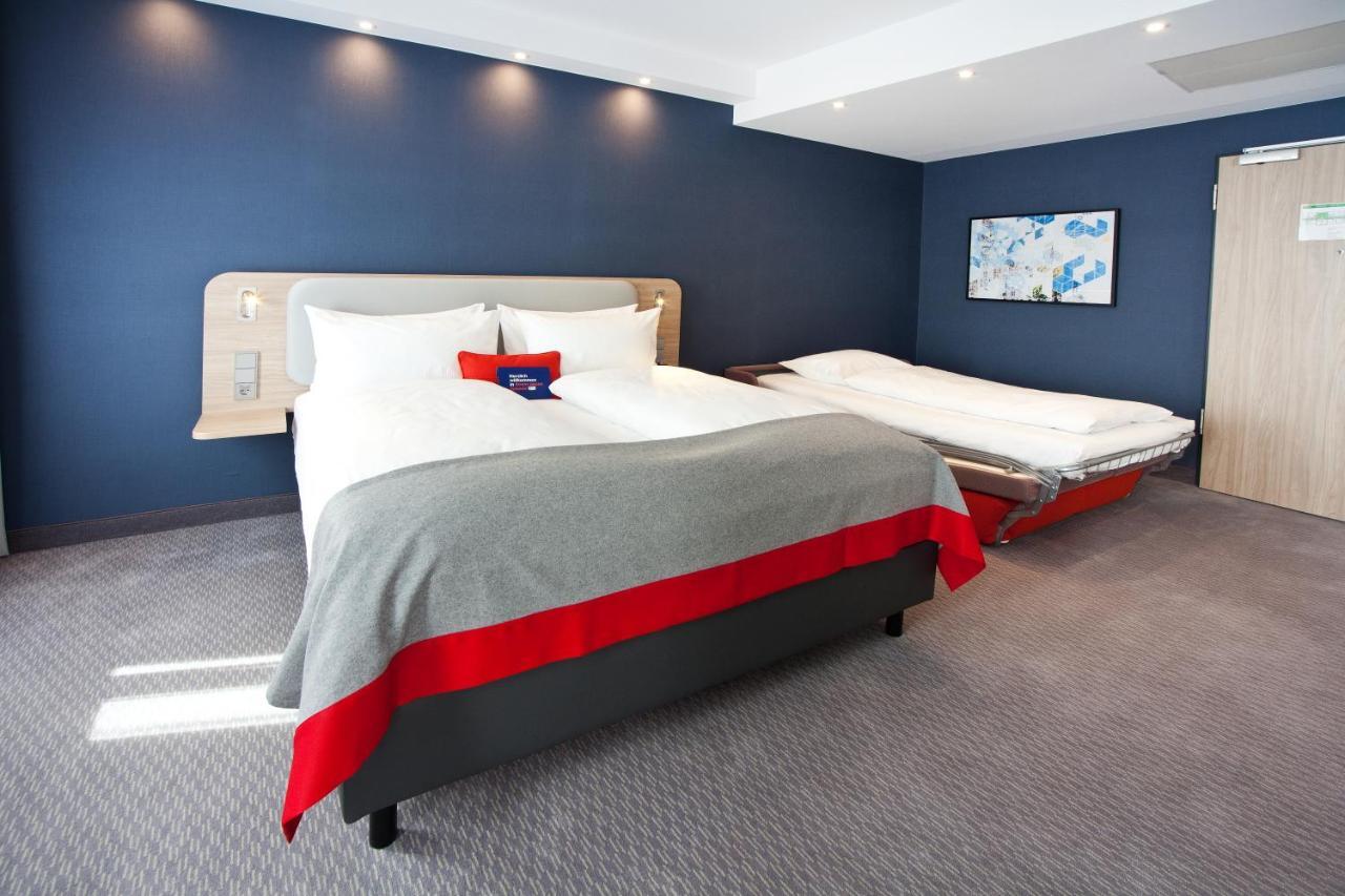 Standaard Kamer met Queensize Bed en Eenpersoonsslaapbank