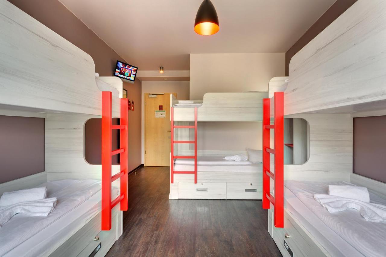 Bed in een Gemengde Slaapzaal met 6 Bedden