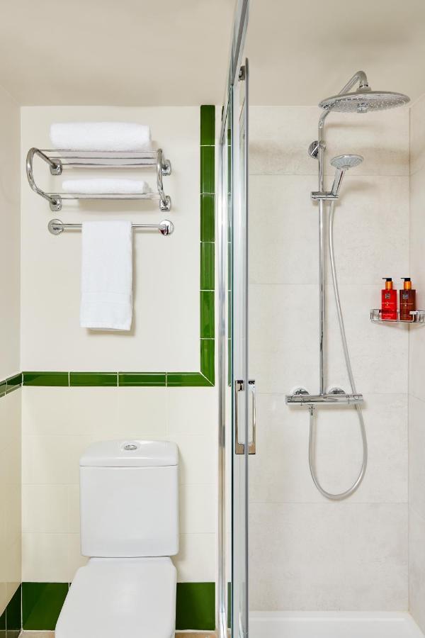 King Room Mobility Access or Roll Shower Non-Smoking