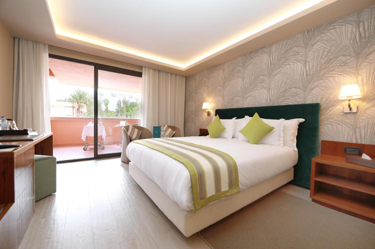Premium Kamer met Tweepersoonsbed en Balkon met Uitzicht op het Zwembad