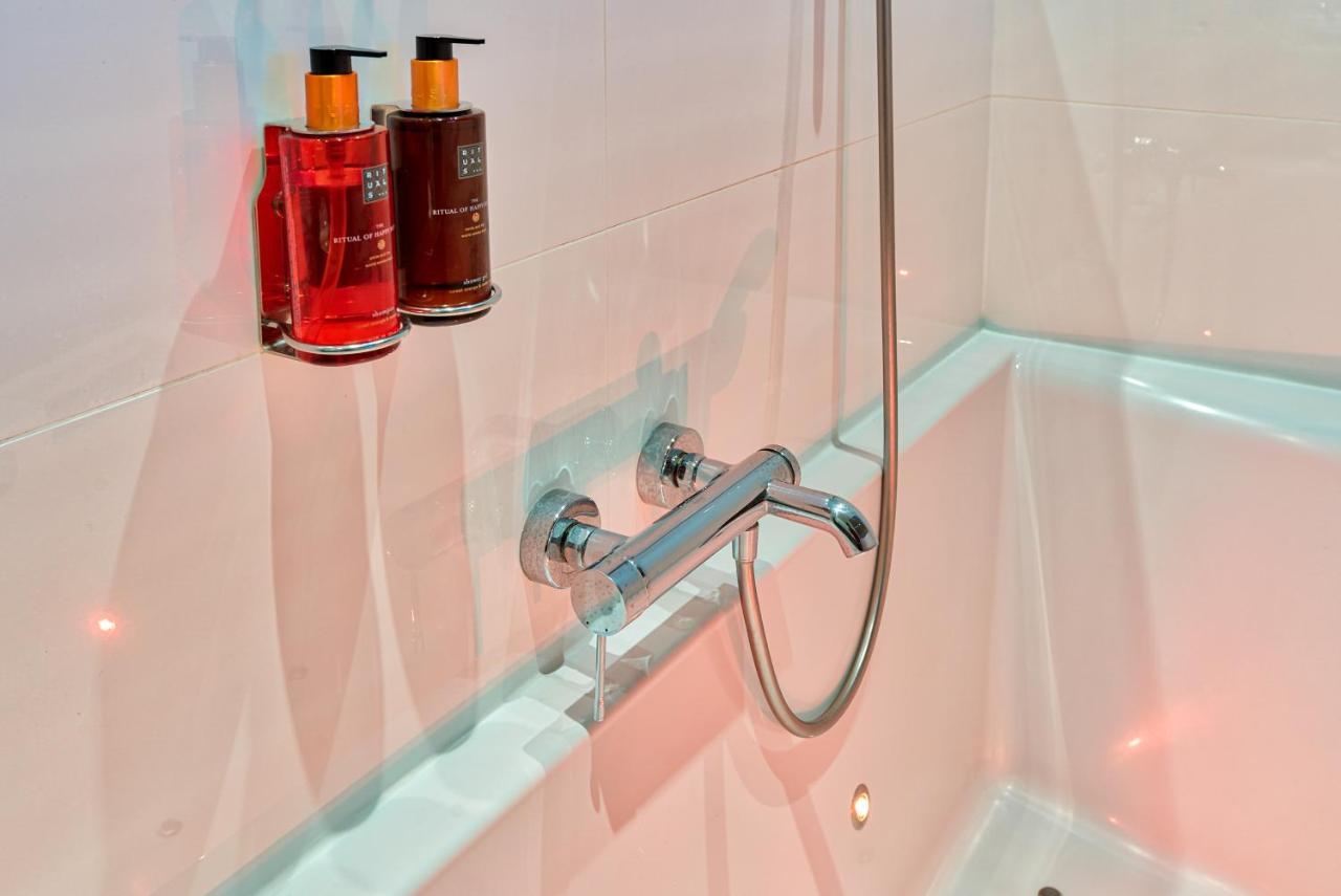Marvelous Room Spa Bath