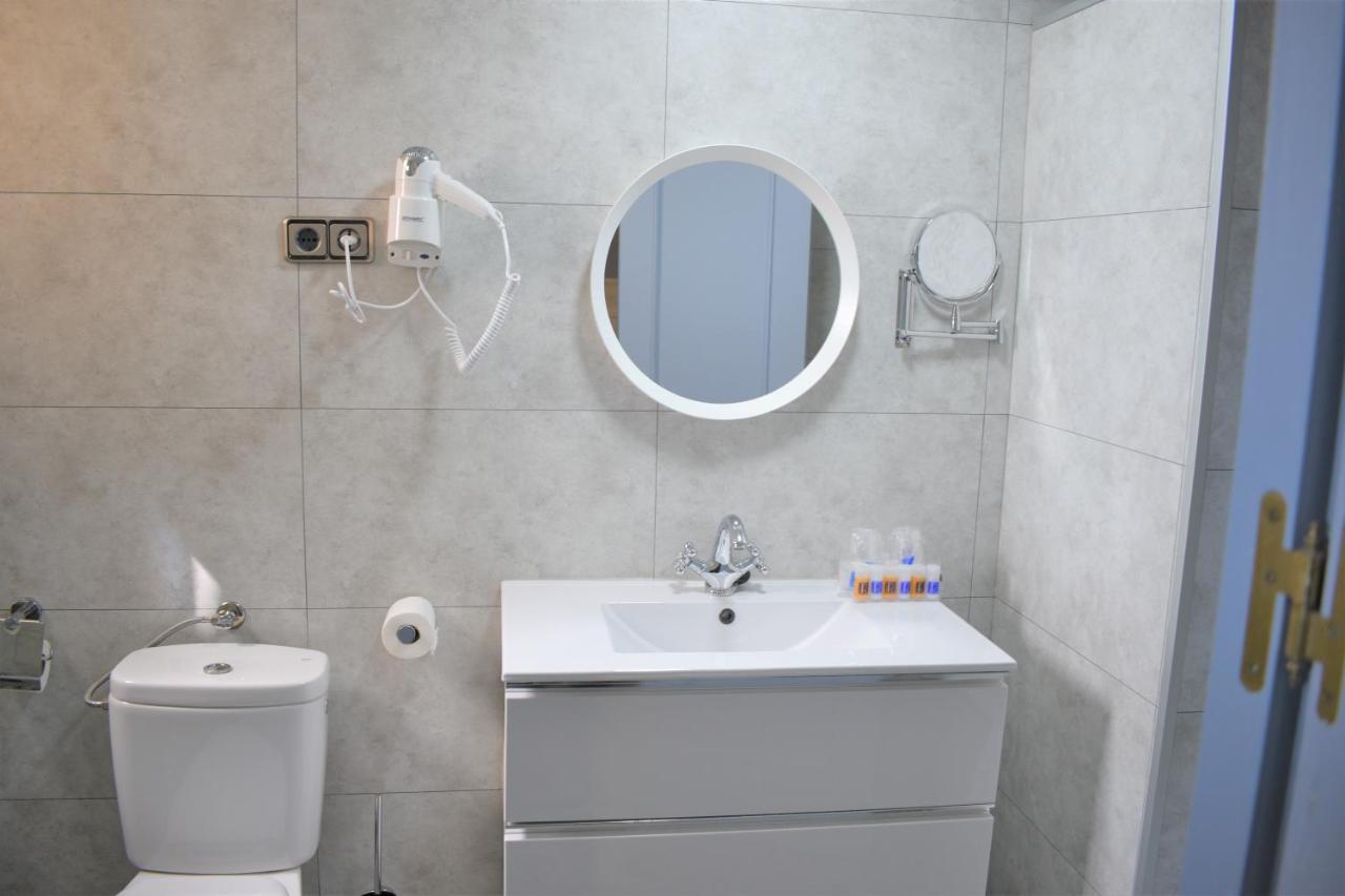 Double or Twin Room Two Extra Beds,977071663:JPEG