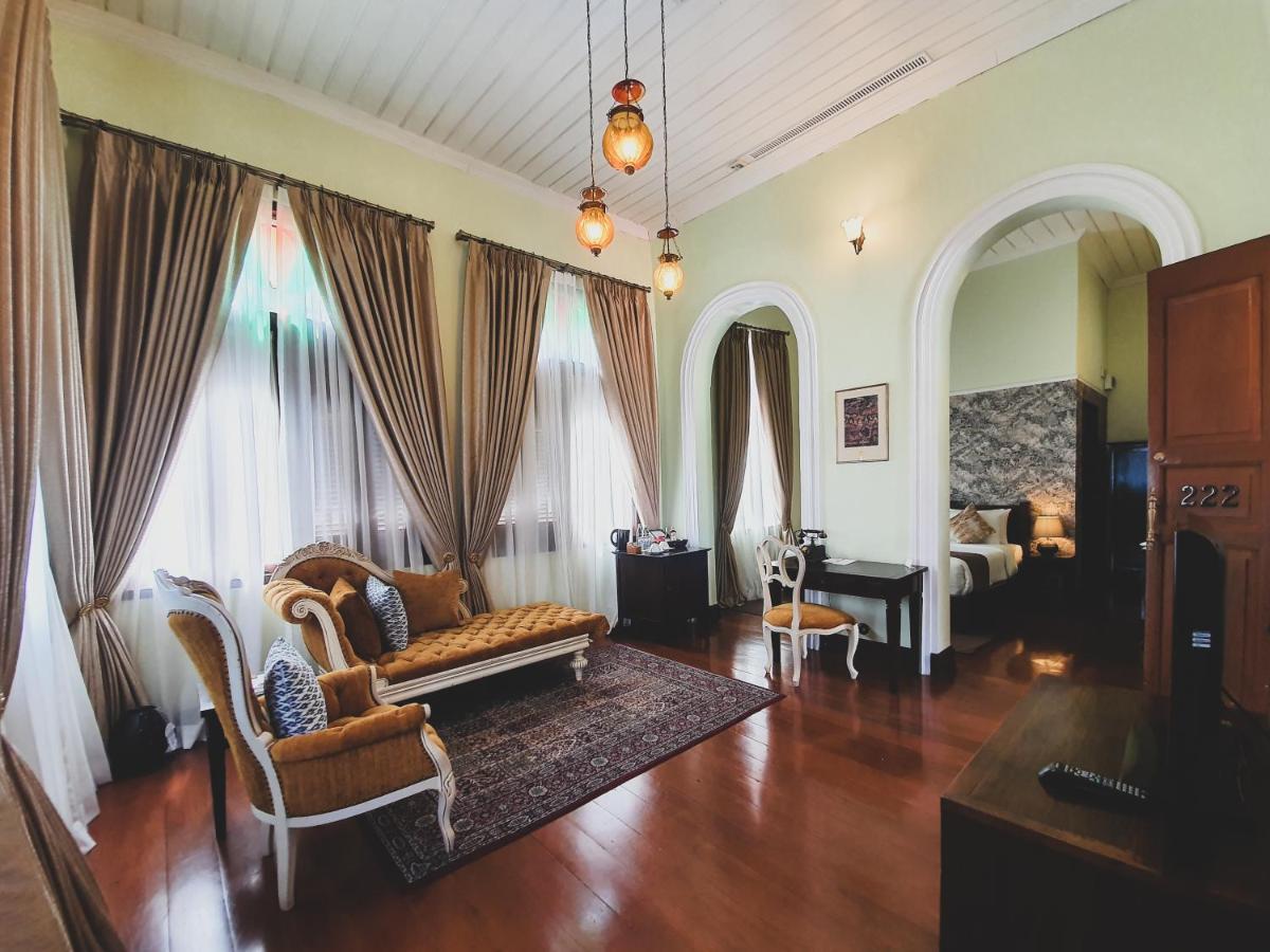 Chao Phraya Suite Afternoon Tea