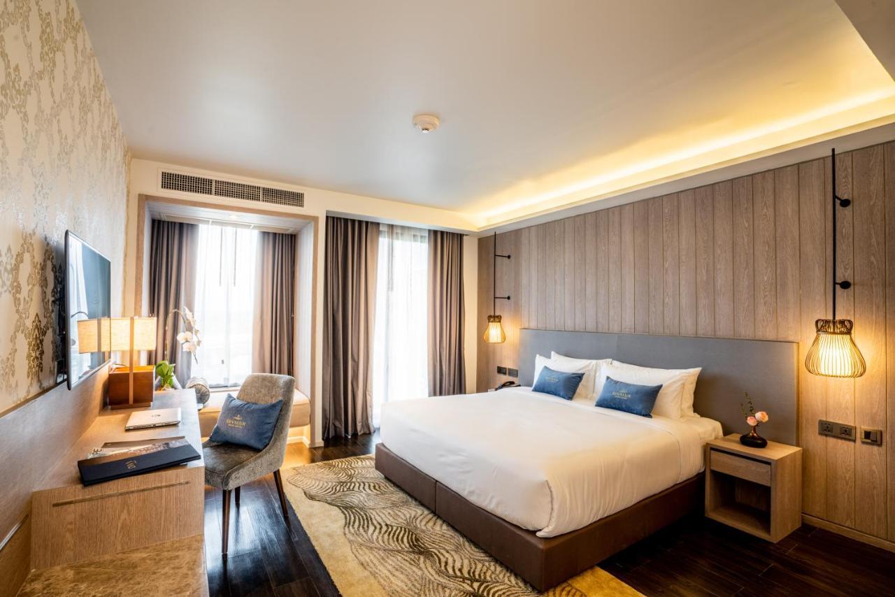 Divalux Jacuzzi Suite Room