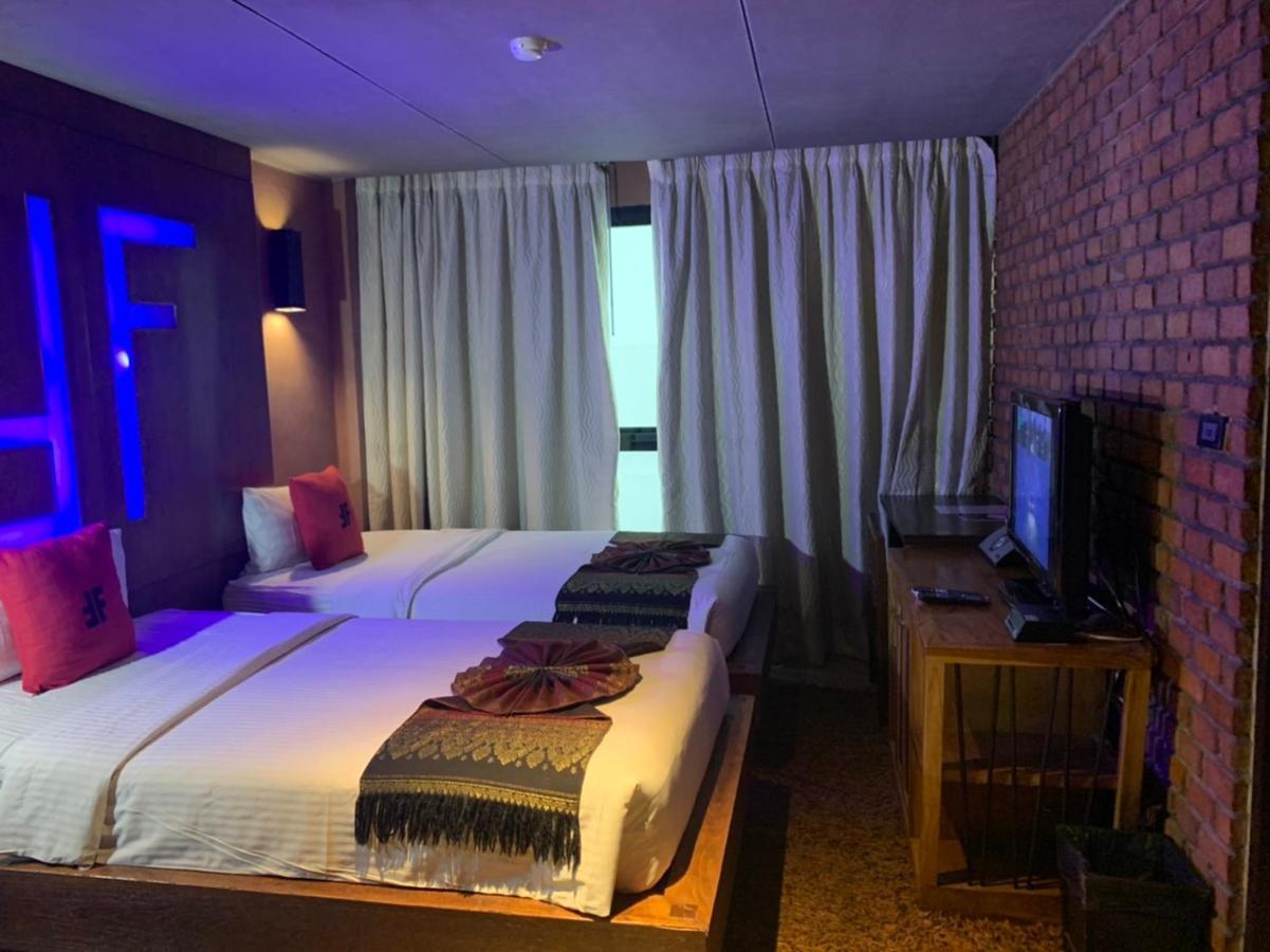 Deluxe Twin Beds Room