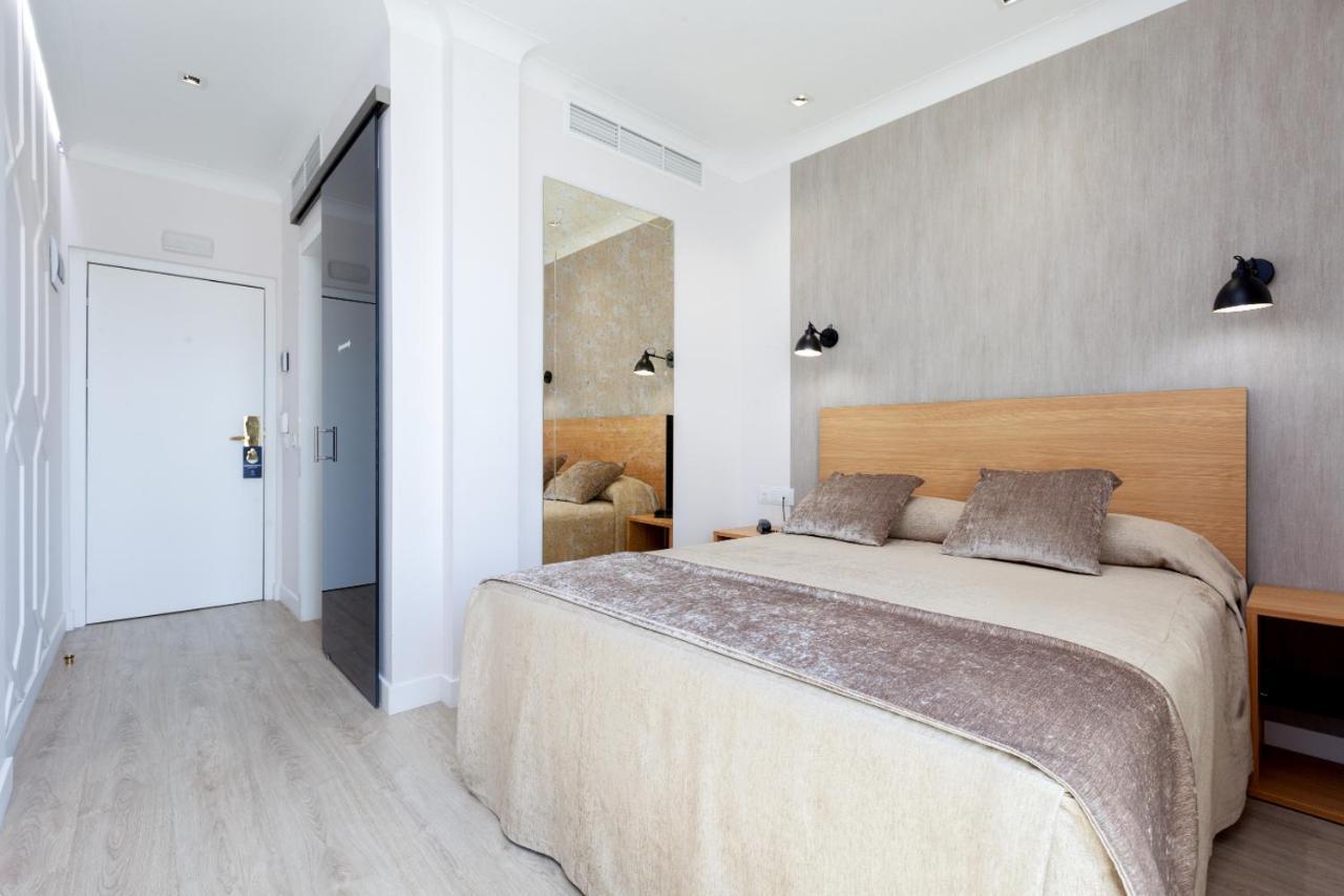 Premium Single Room Terrace Puerta del Sol Views