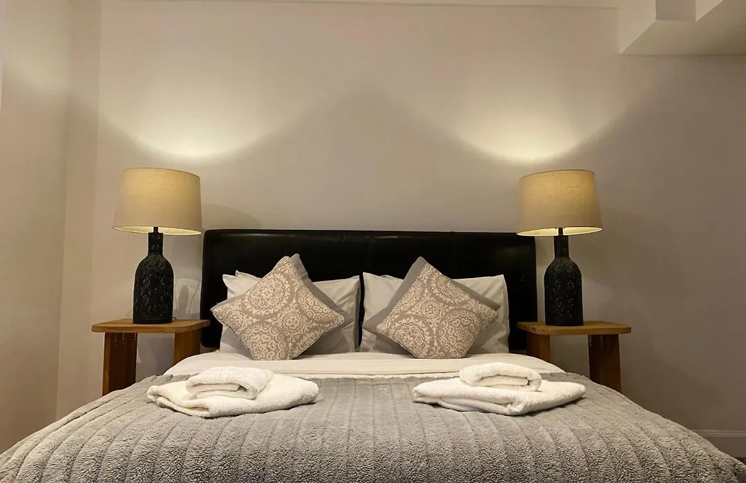 Queen Street Boutique Suites-1