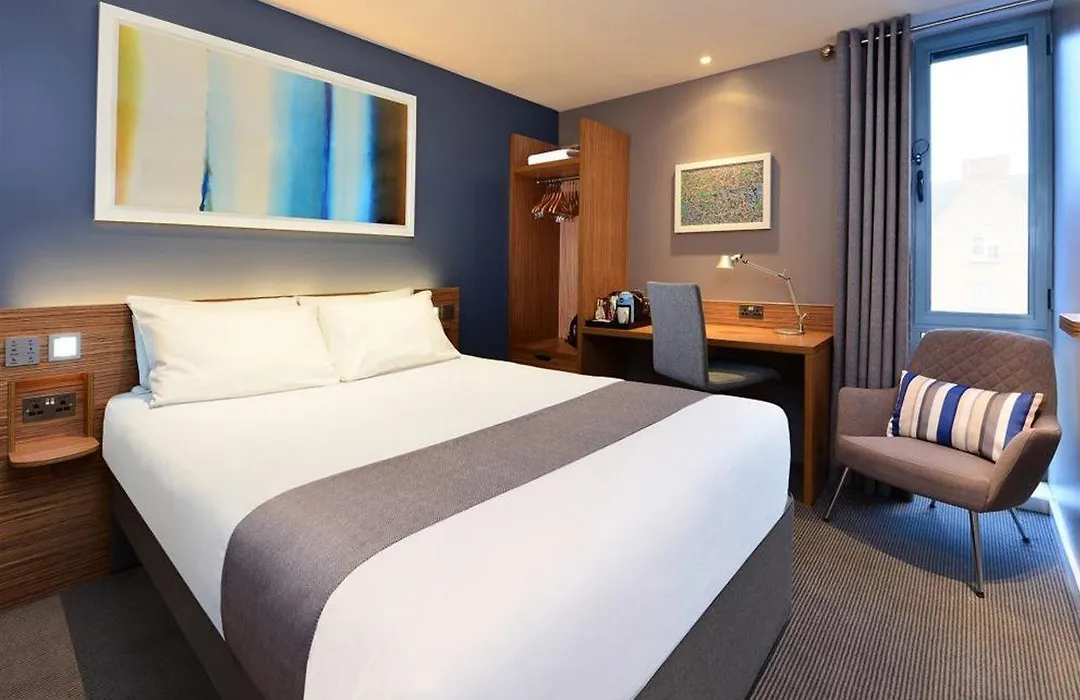 Travelodge London City-1