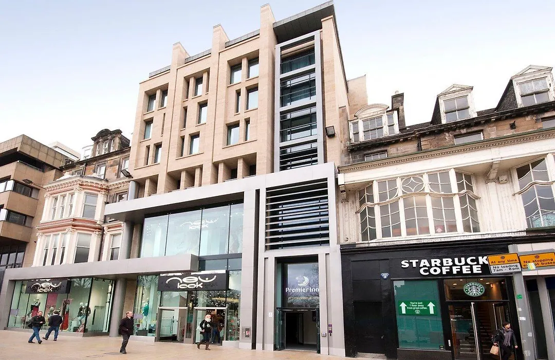 Premier Inn Edinburgh Princes Street-1