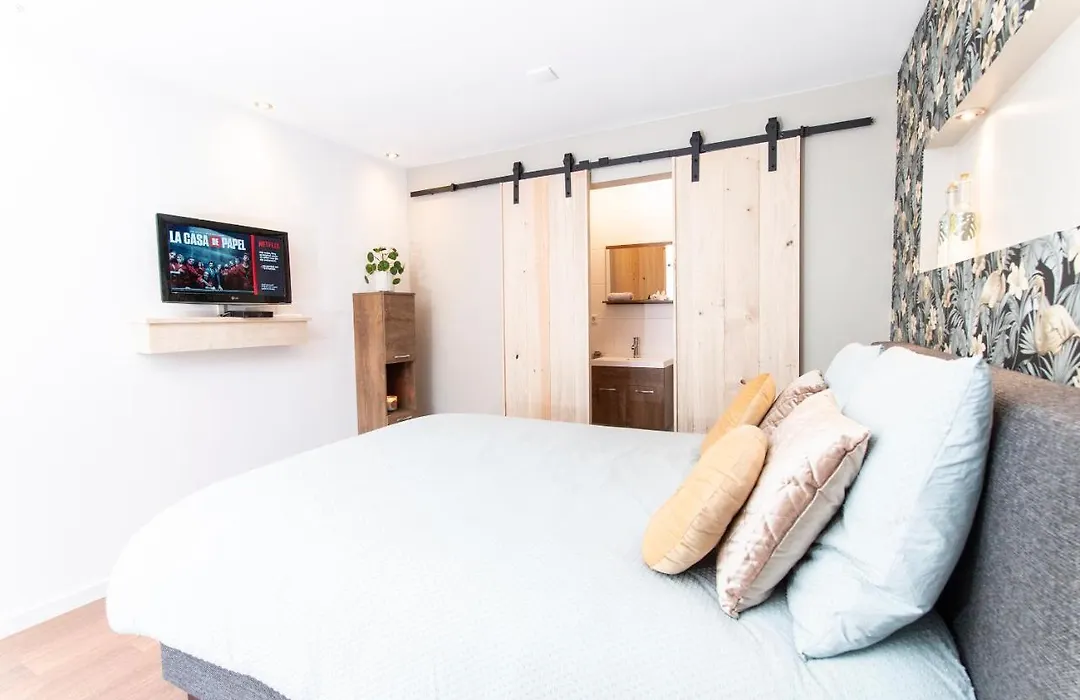 Eindhoven Inn-1